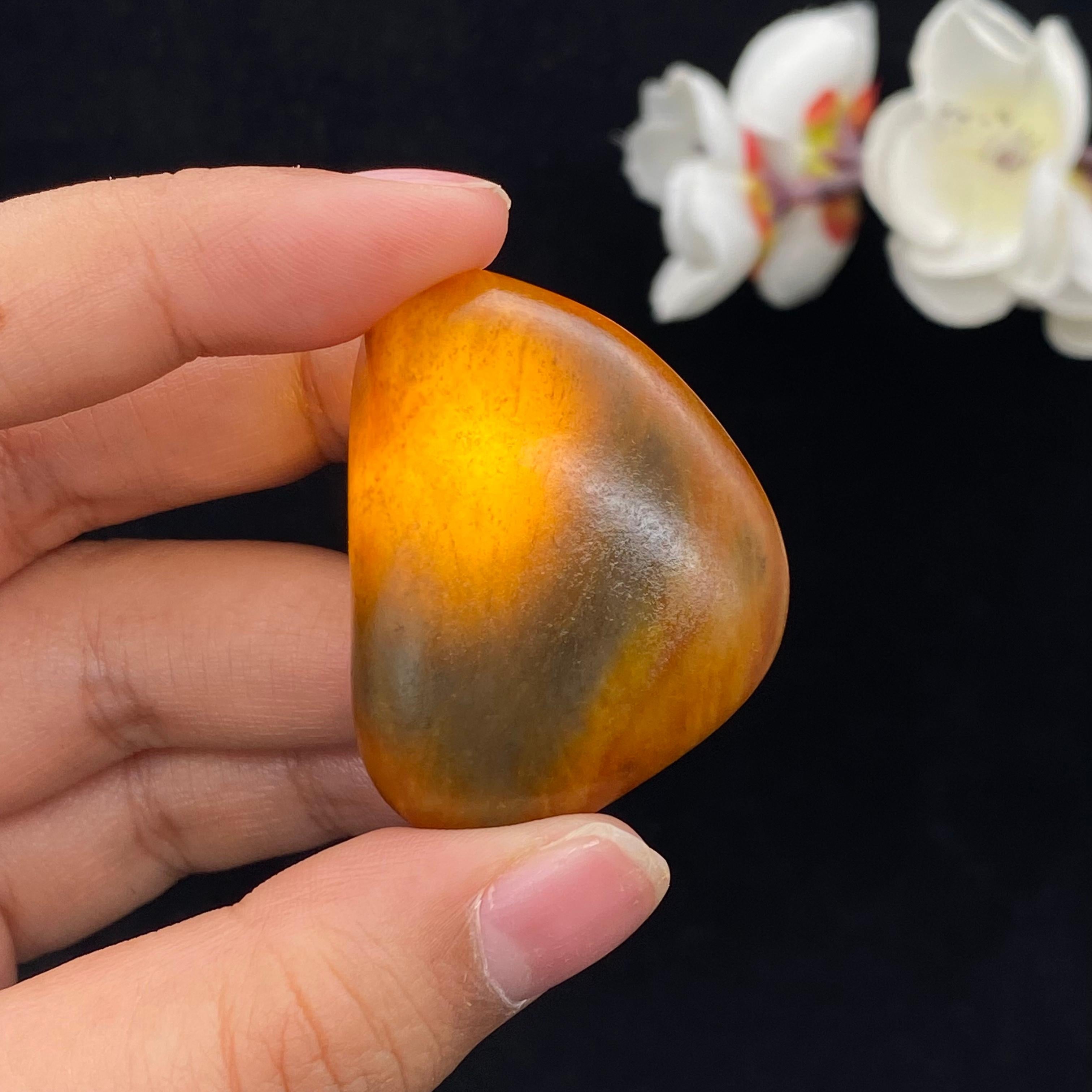 和田玉黄沁皮籽料挂件（27.5g）