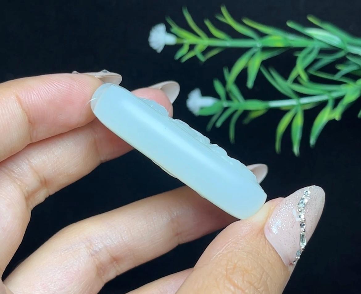 和田玉羊脂白玉持莲观音（36.0g）