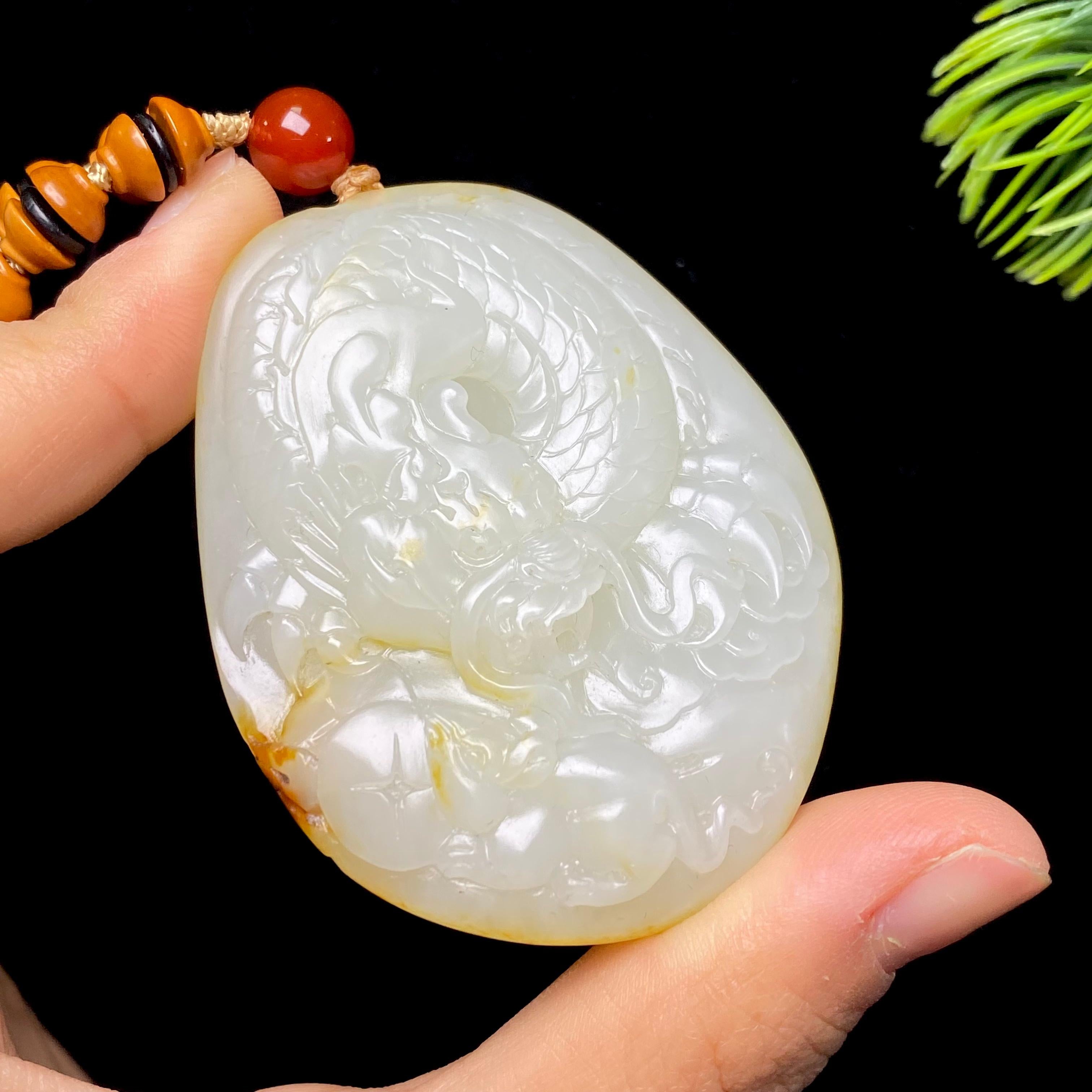 和田玉籽料龙行天下（84.0g）