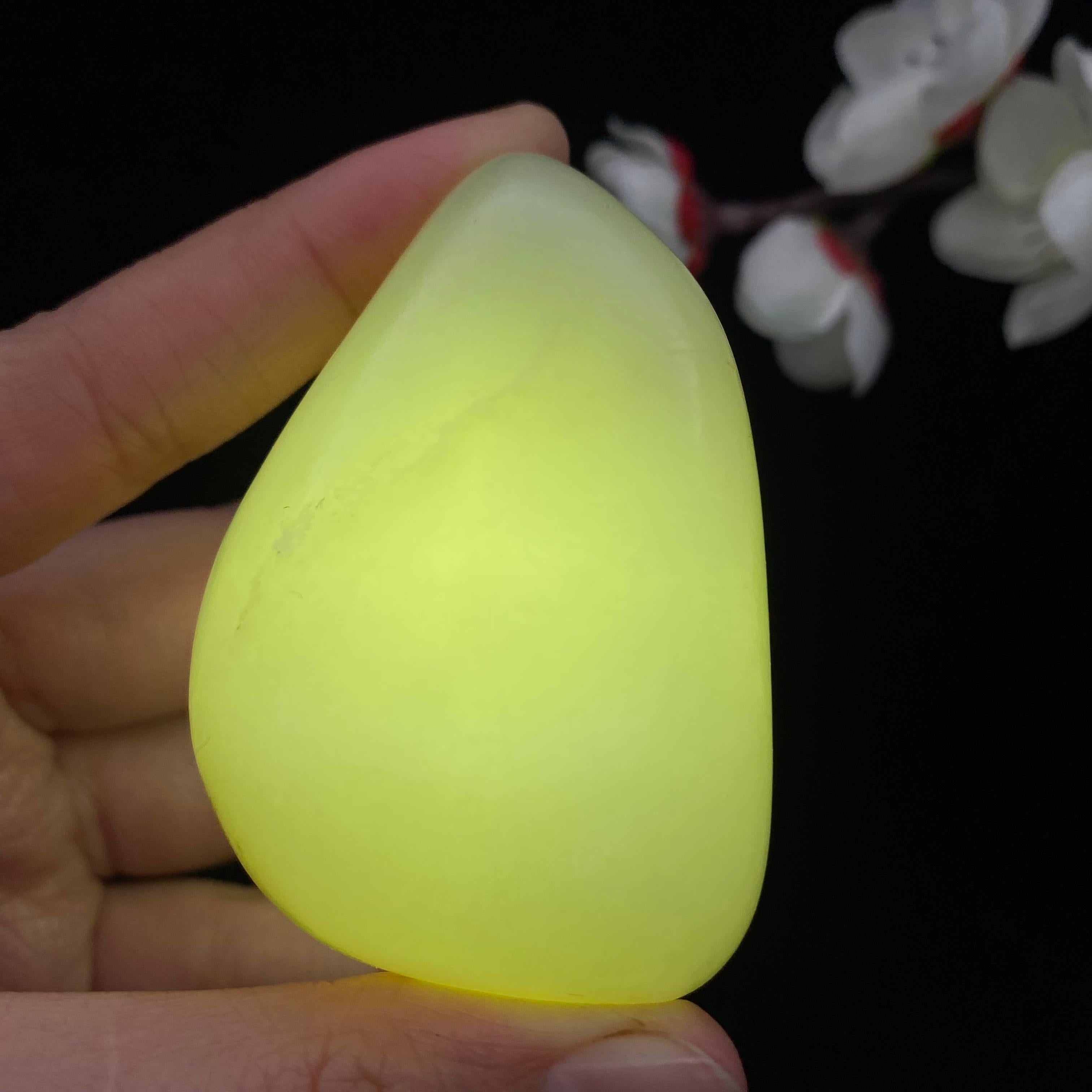 和田玉青白玉籽料原石（106.9g）