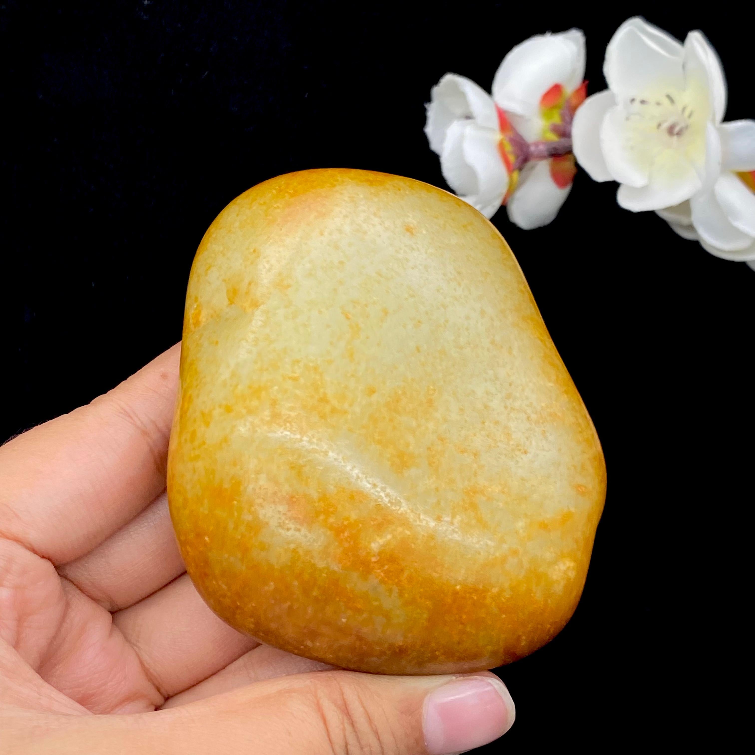 和田玉满洒红皮籽料原石（290.6g）