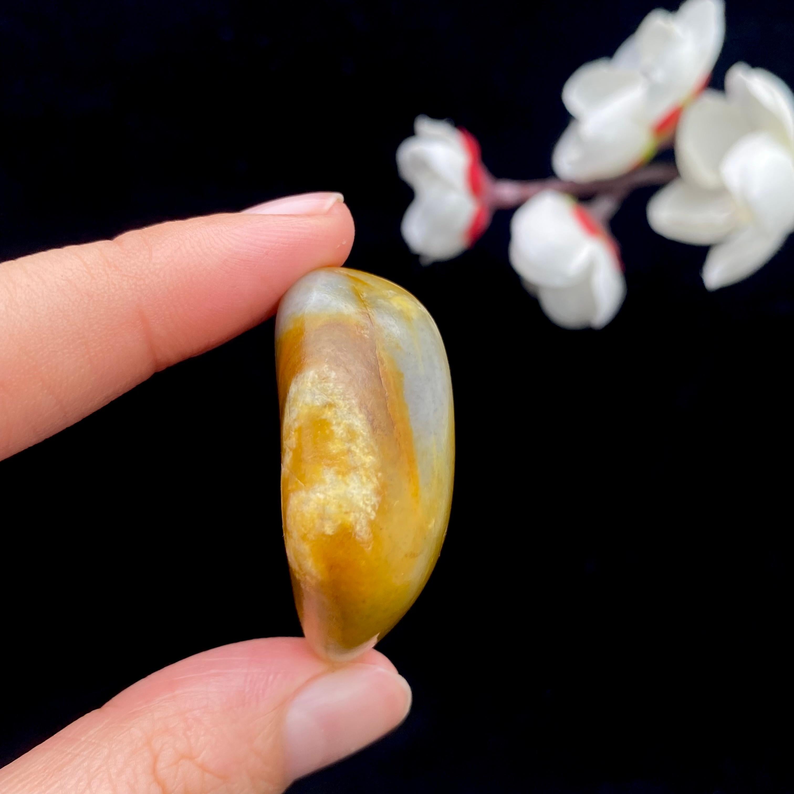 【超值推荐】和田玉聚黄皮籽料挂件（27.3g）