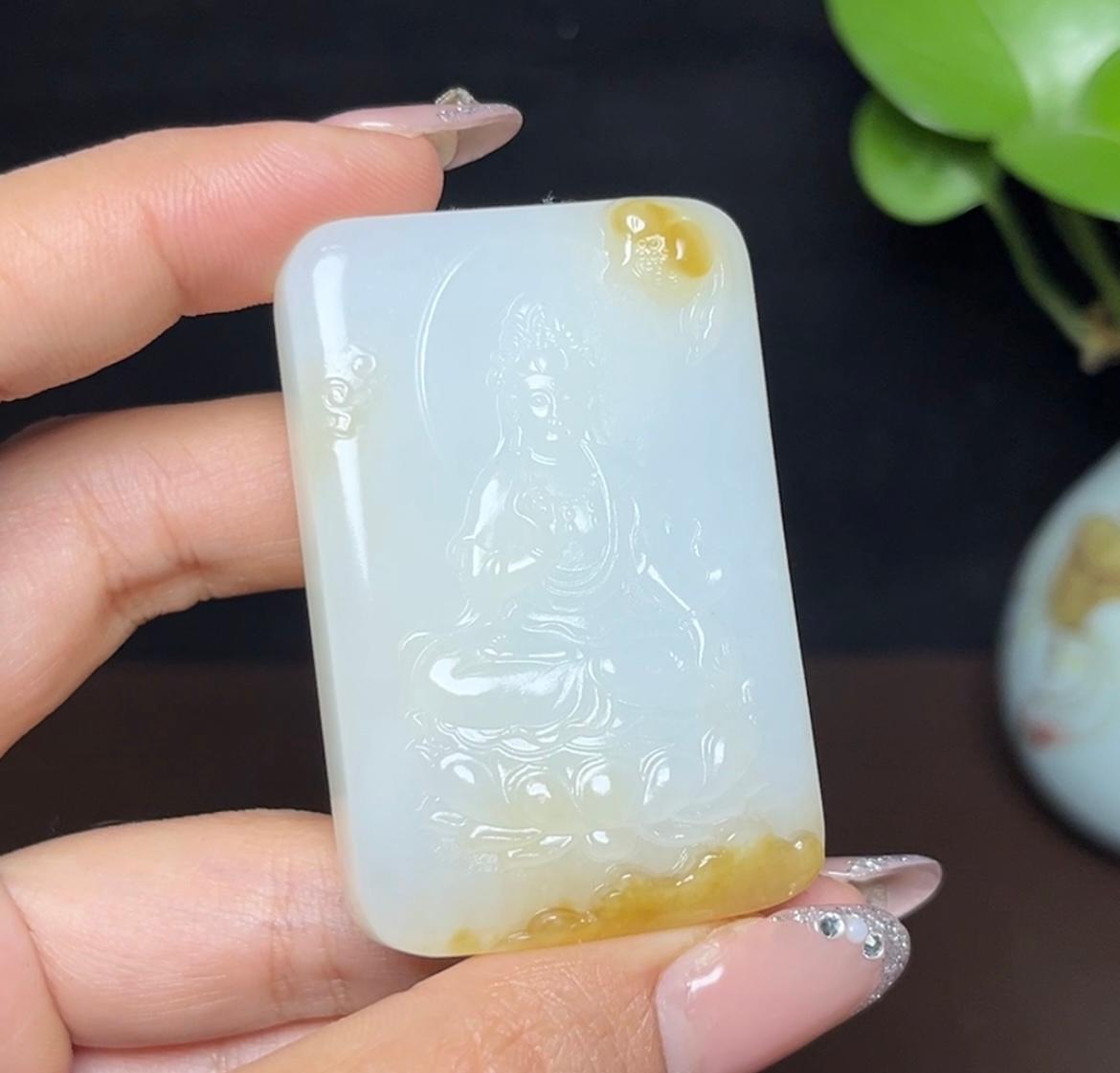 新疆和田玉且末天地糖羊脂玉观音（67.3g）