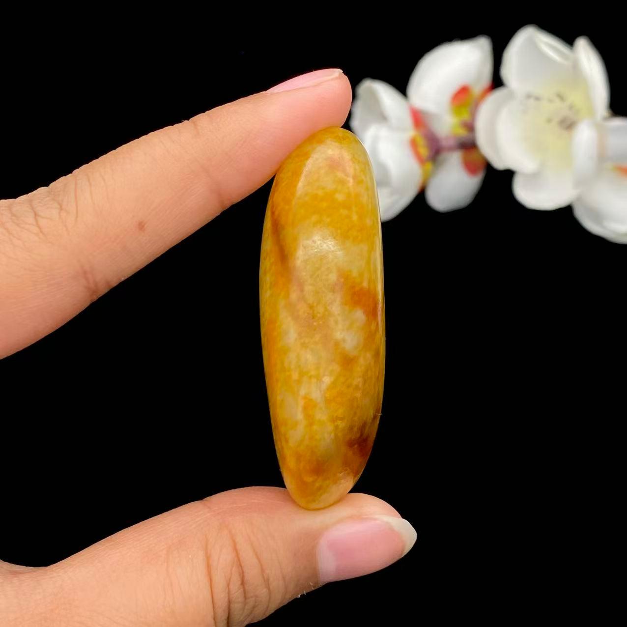 和田玉洒红皮籽料大挂件（65g）