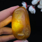 和田玉黄沁皮籽料原石（66.9g）