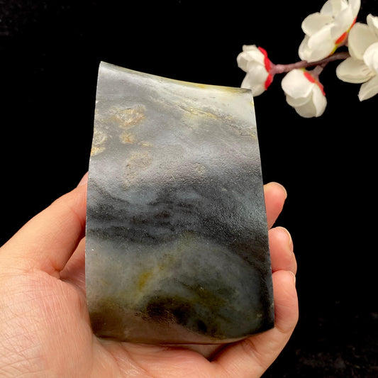 和田玉青花籽料原石（488.1g）