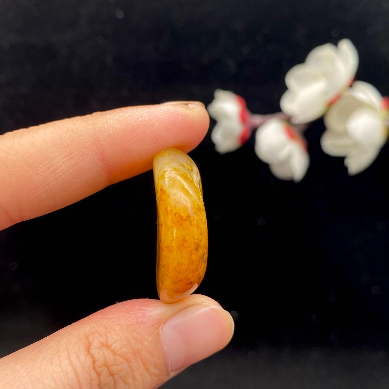 和田玉满洒金皮籽料（12.2g）