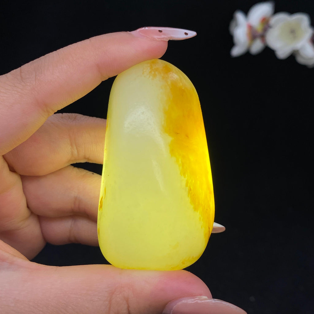 和田玉聚黄皮籽料手把件（97.8g）