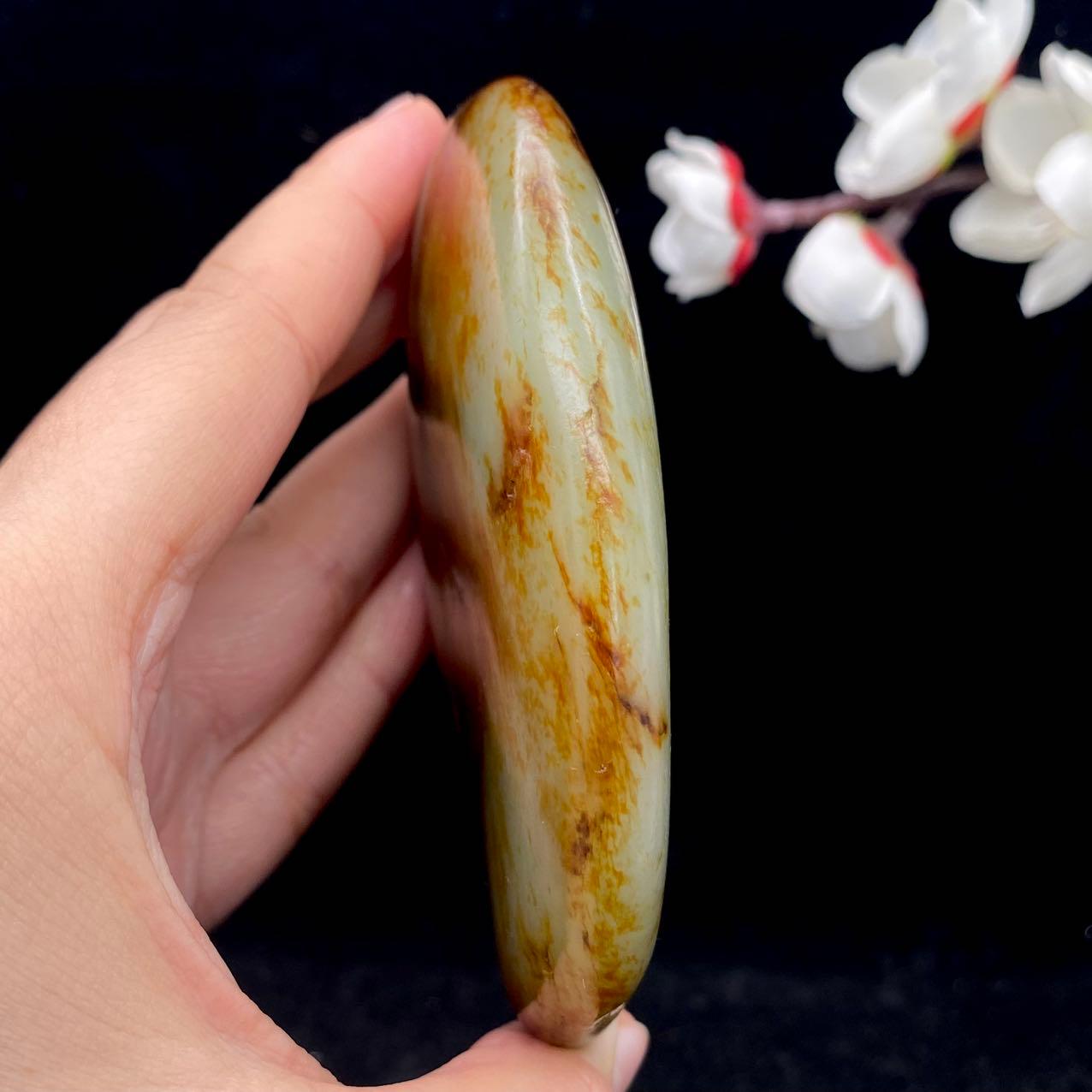 和田玉聚黄皮籽料手把件（220.4g）