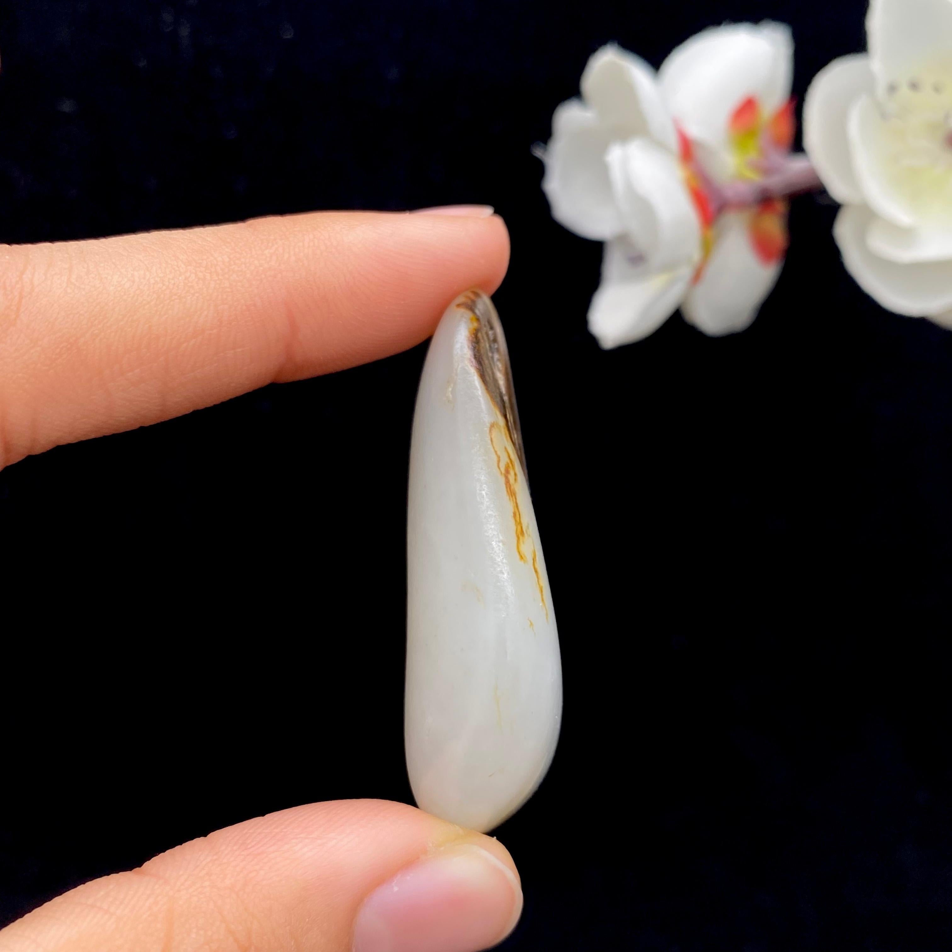 和田玉红皮青花底籽料（27.1g）