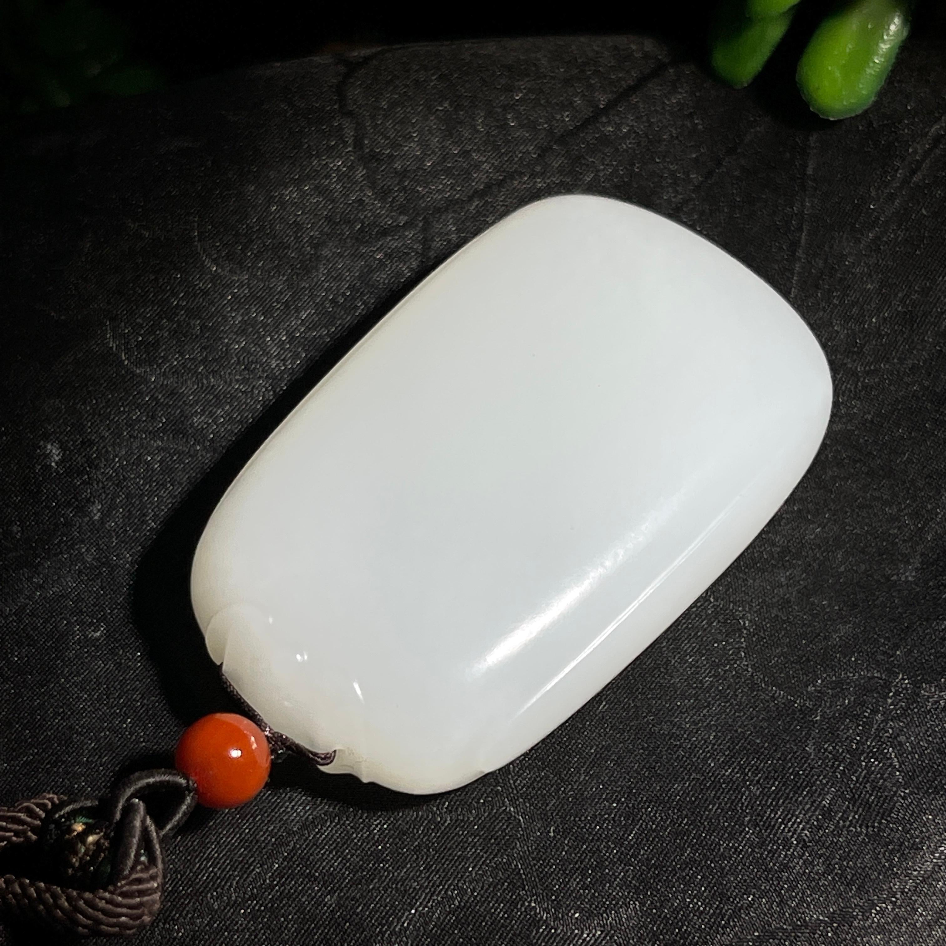 和田玉羊脂白玉无事牌（53.6g）
