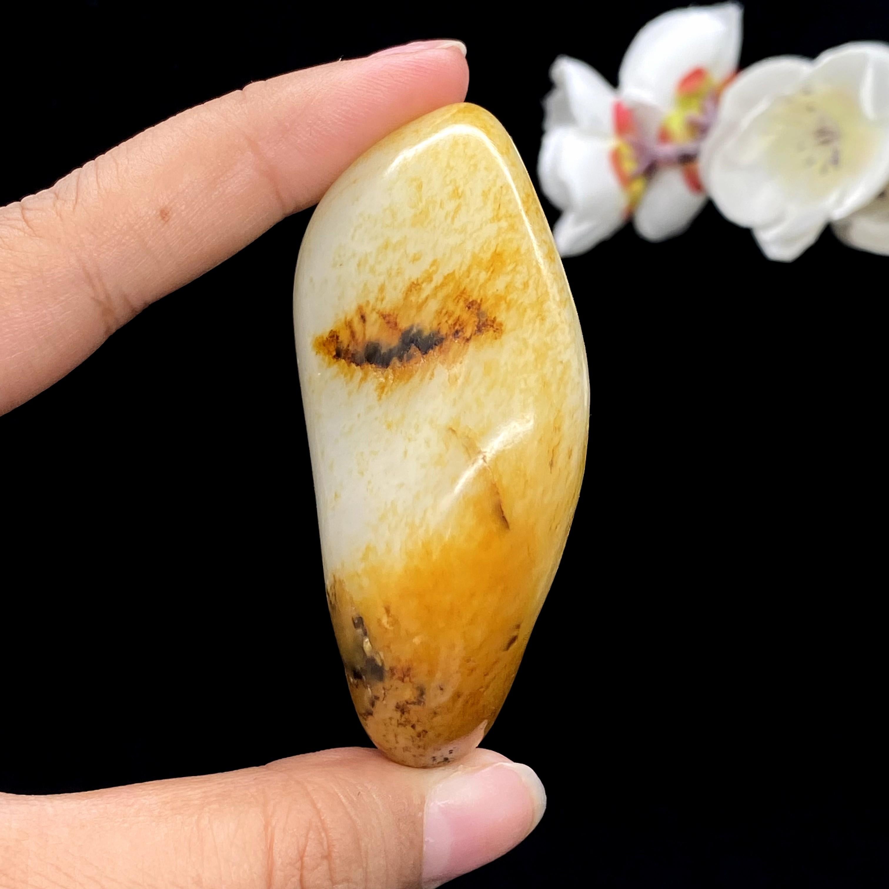 和田玉聚黄皮籽料手把件（105.1g）