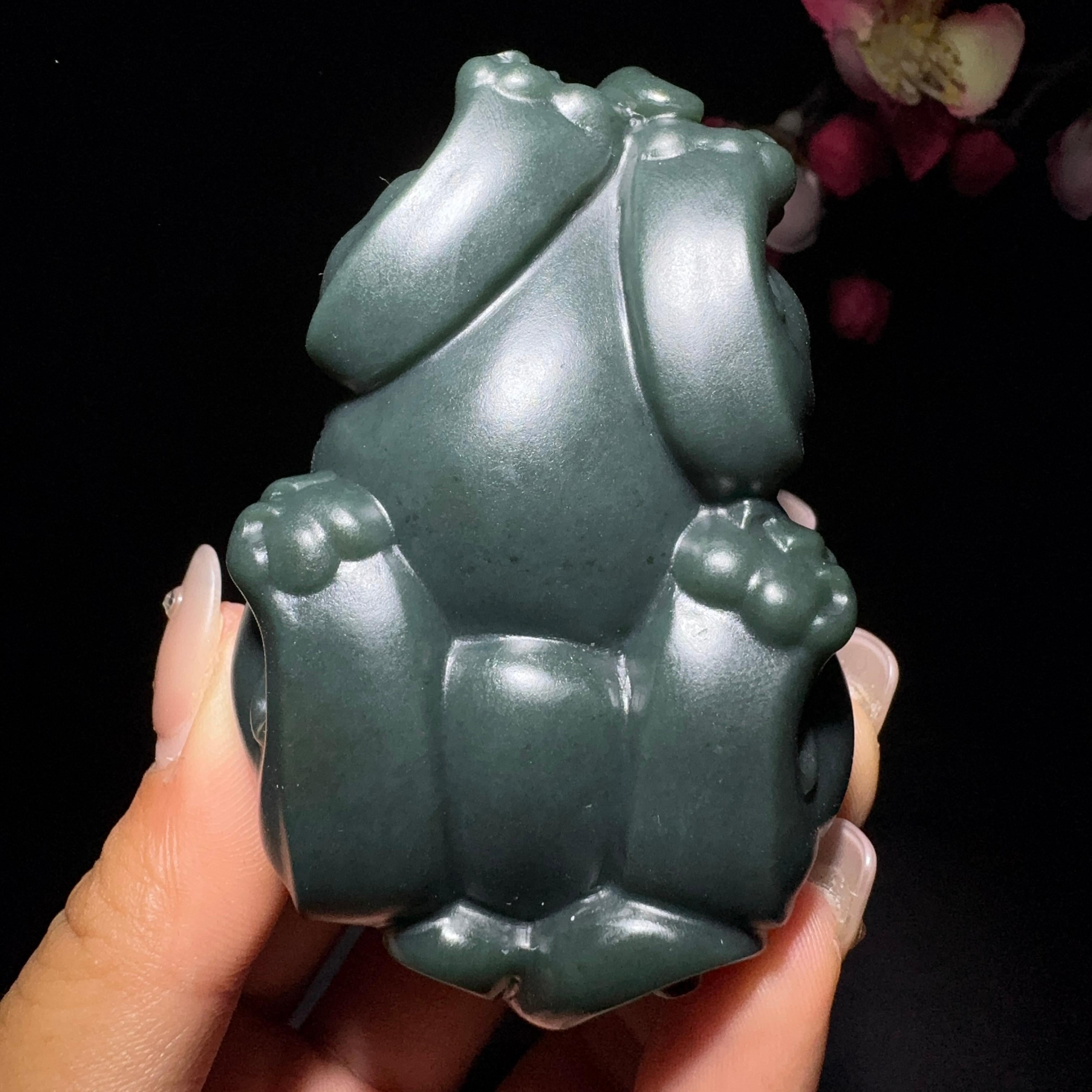 和田玉塔青手把件貔貅（216.0g）