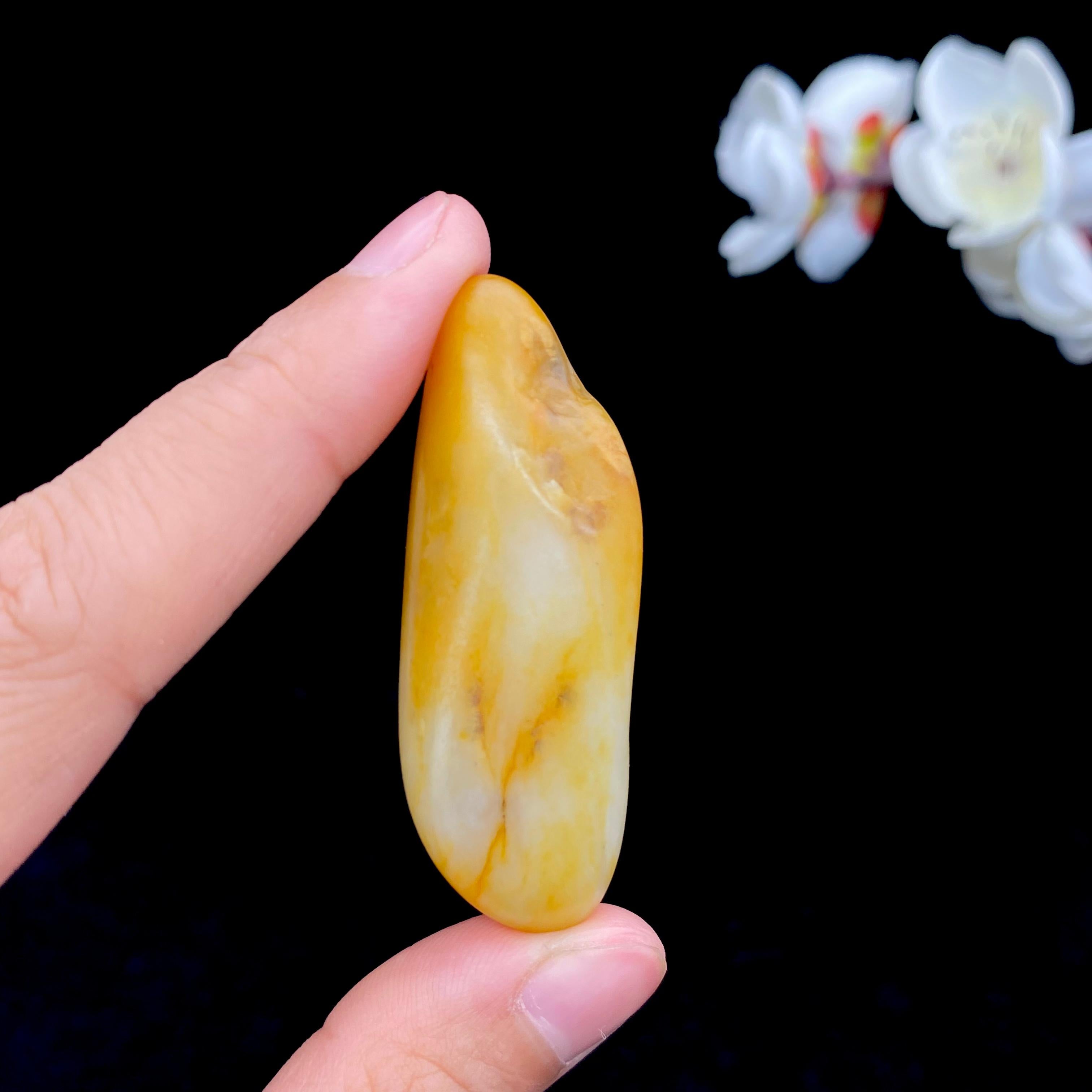 和田玉黄皮籽料原石（20.7g）