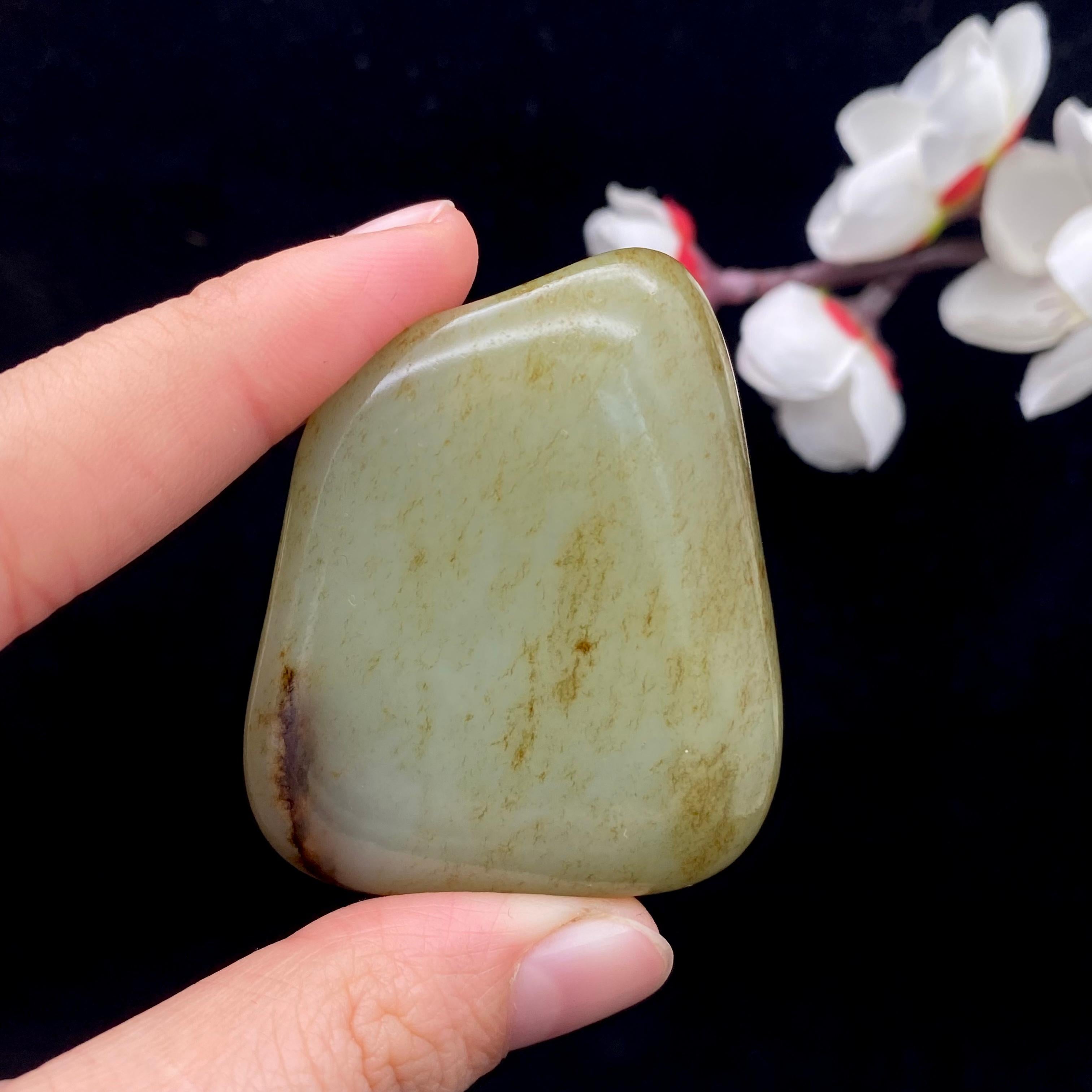和田玉秋梨皮青玉籽料原石（57.4g）