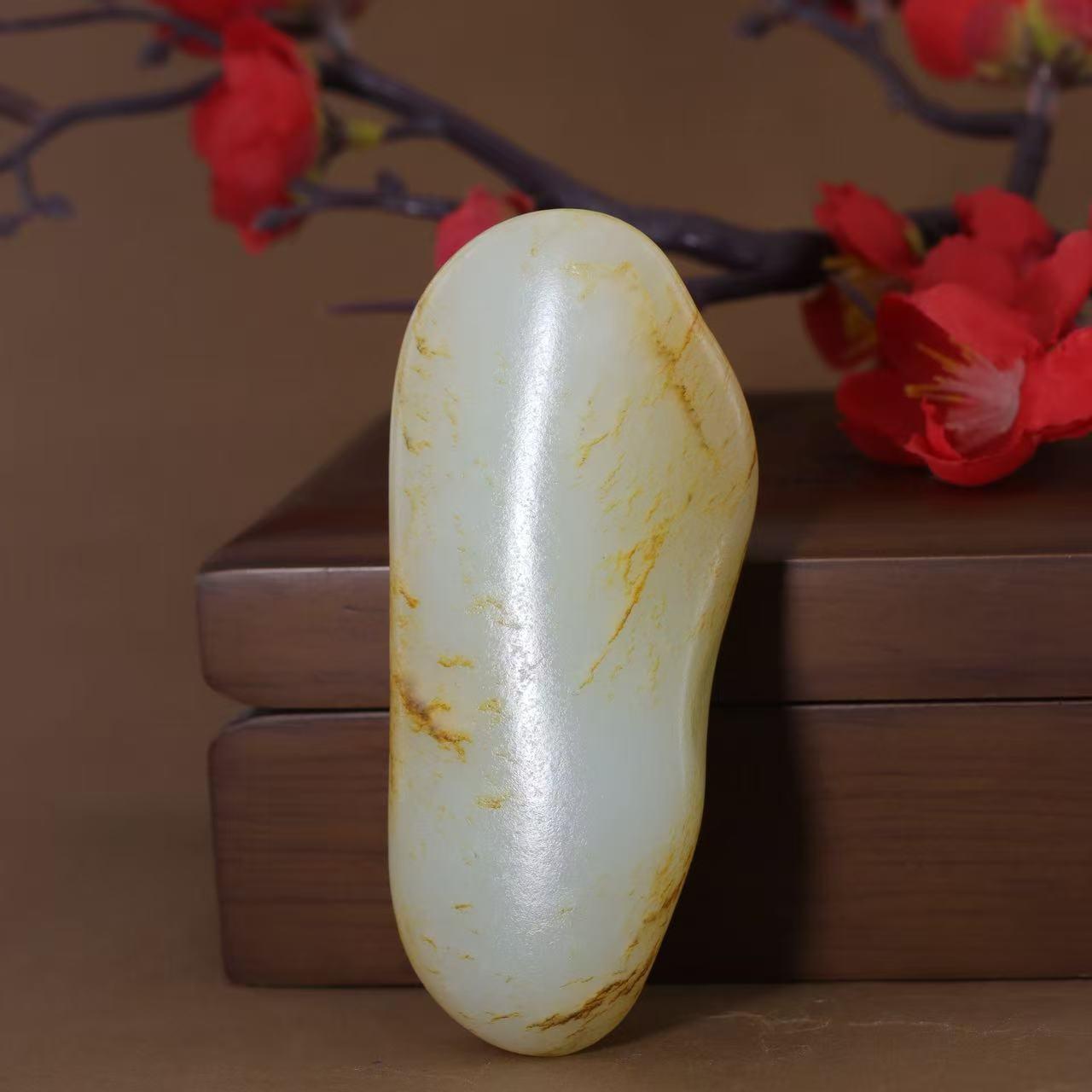和田玉洒金皮籽料原石（112.9g）