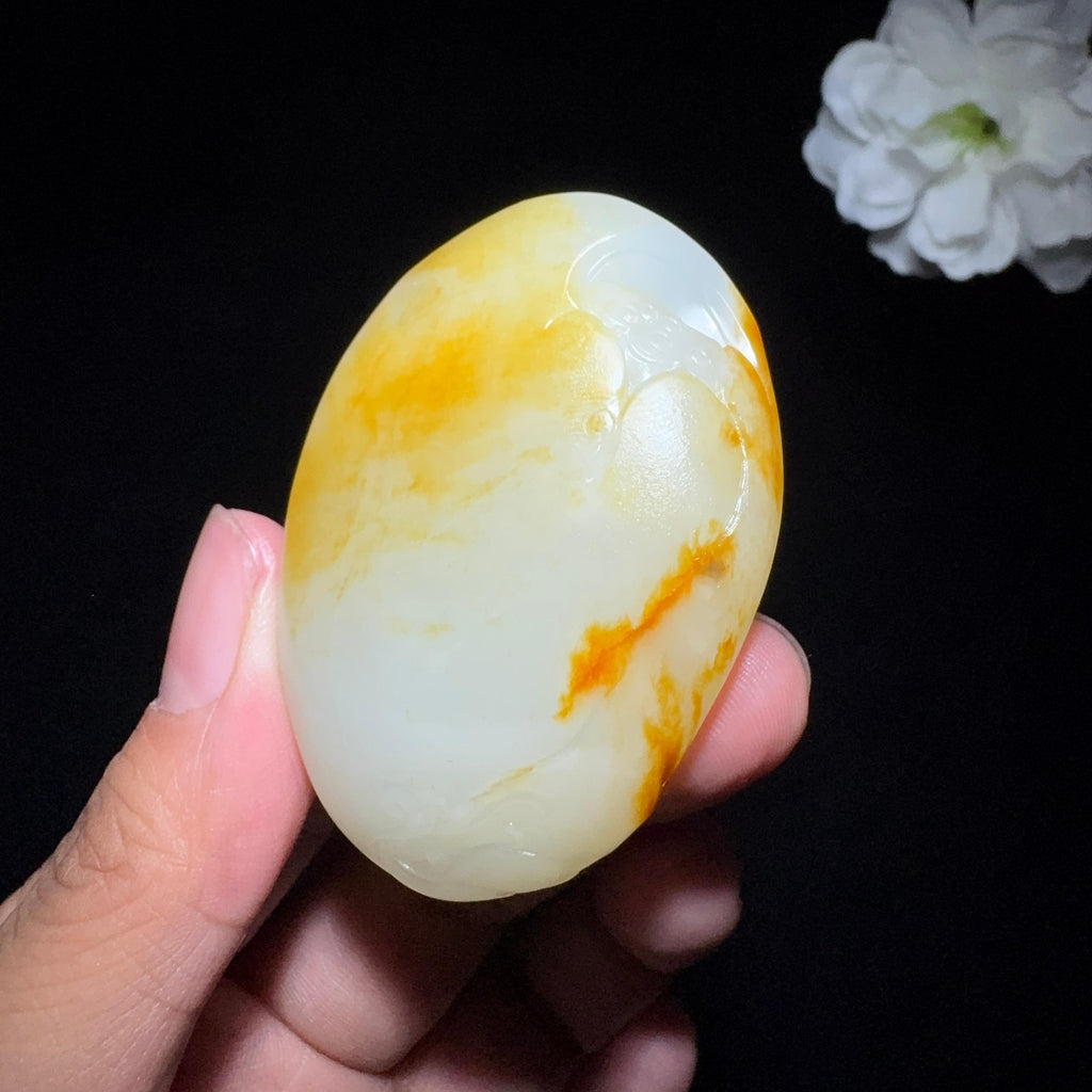精品和田玉籽料挂件大势至菩萨（55.4g）