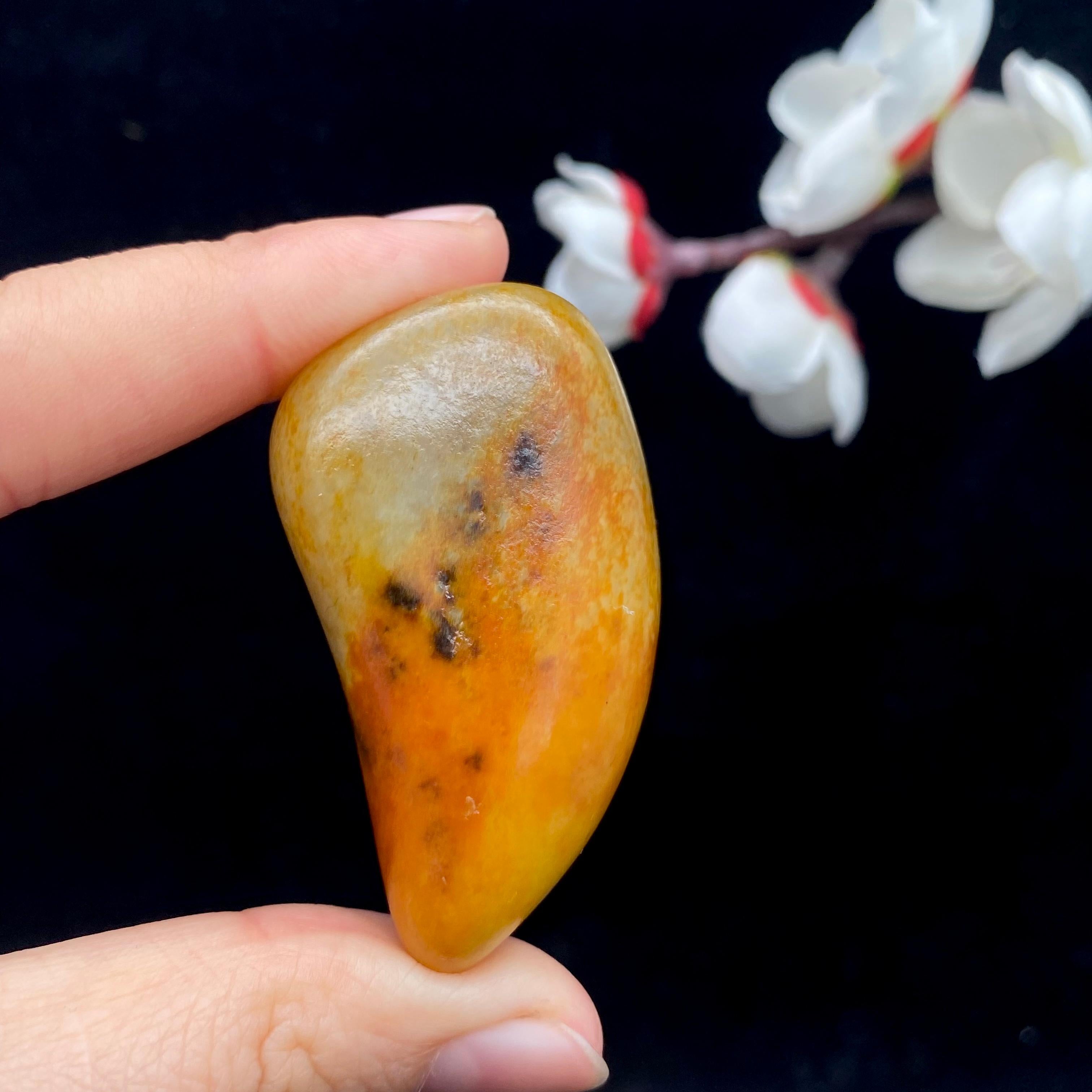 和田玉洒金皮籽料手把件（87.5g）