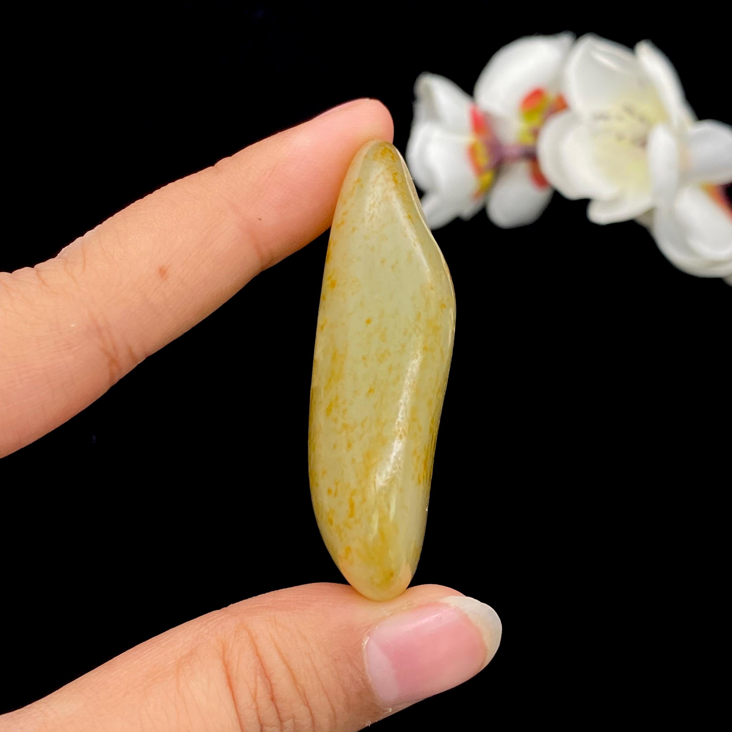 和田玉满洒金皮籽料挂件（49g）