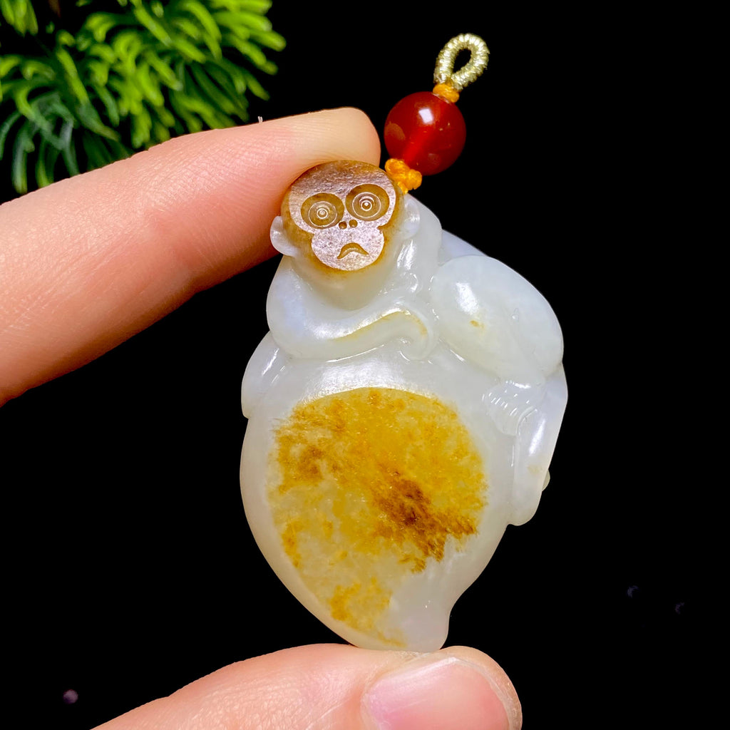 和田玉籽料灵猴献寿（33.2g）