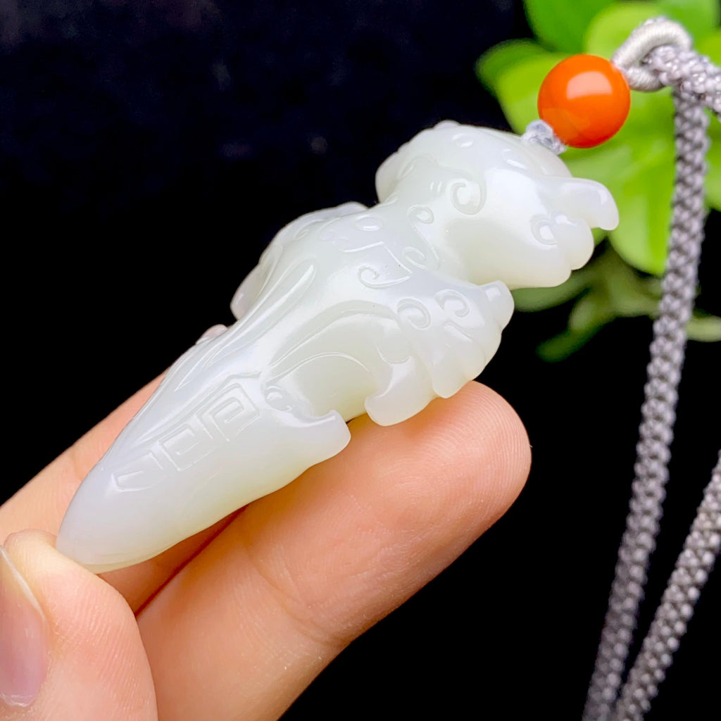 和田玉新疆且末米达料白玉兽面降魔杵（32.2g）