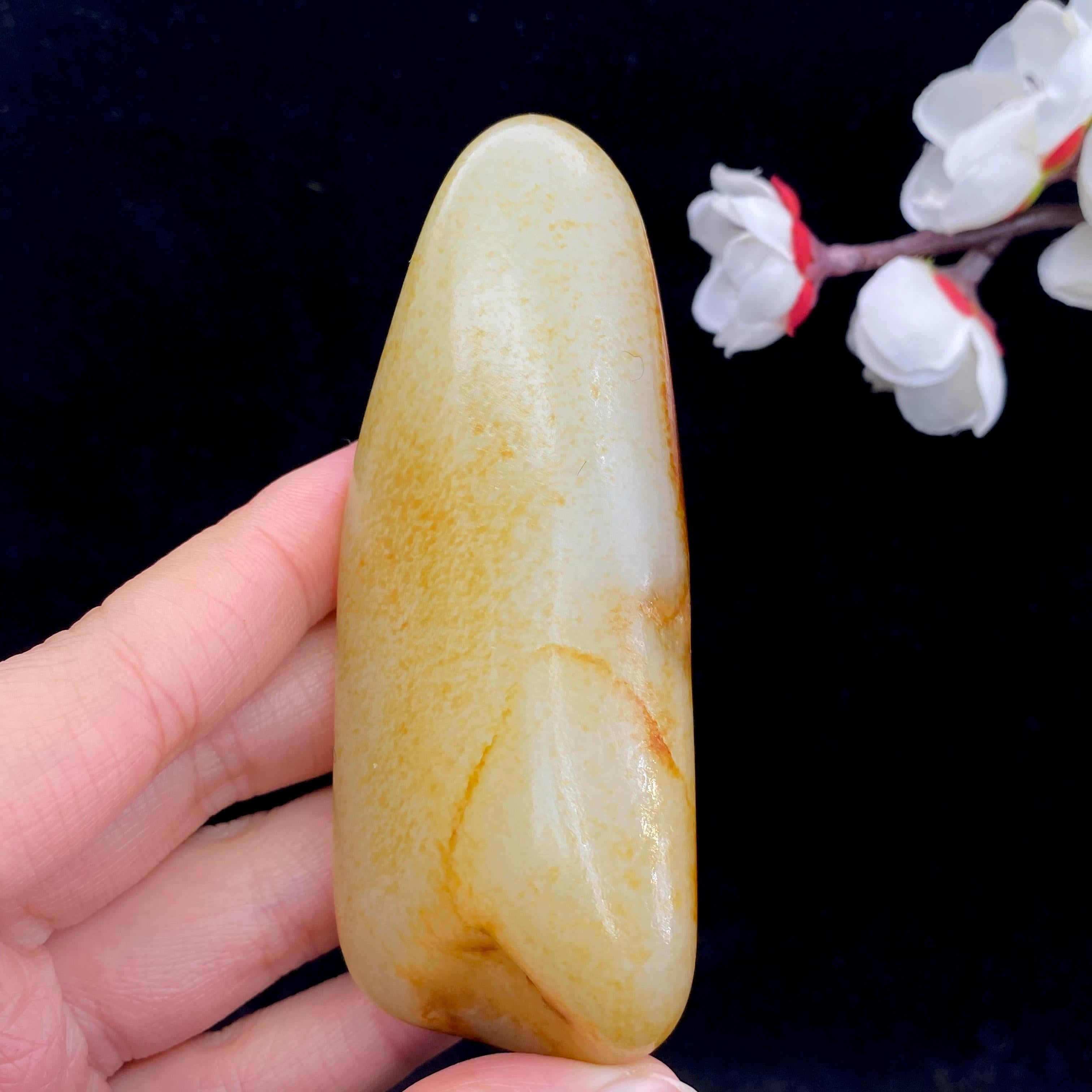 和田玉聚红皮籽料手把件（123.3g）