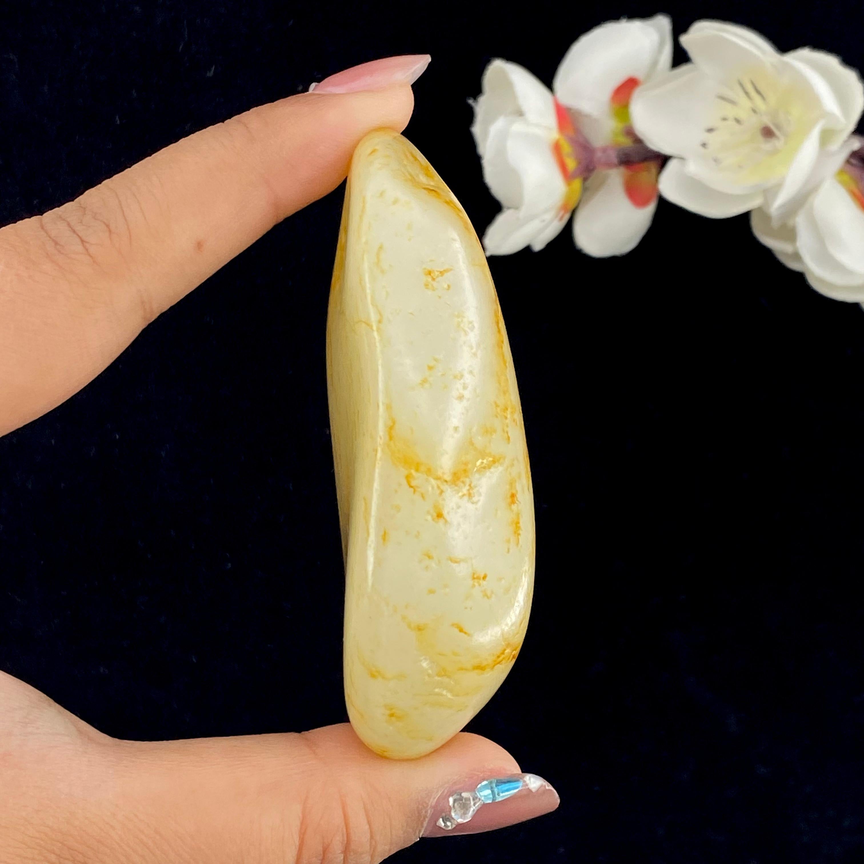 和田玉洒红皮籽料手把件（106.9g）