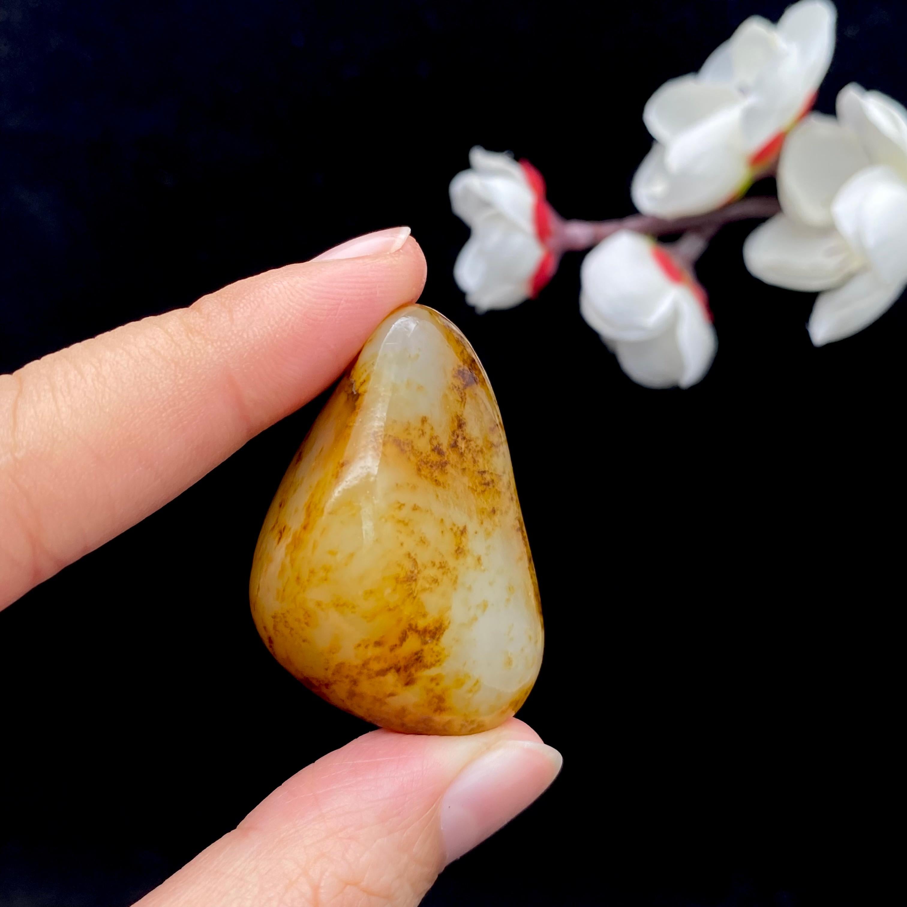 和田玉洒红皮籽料原石（23.2g）