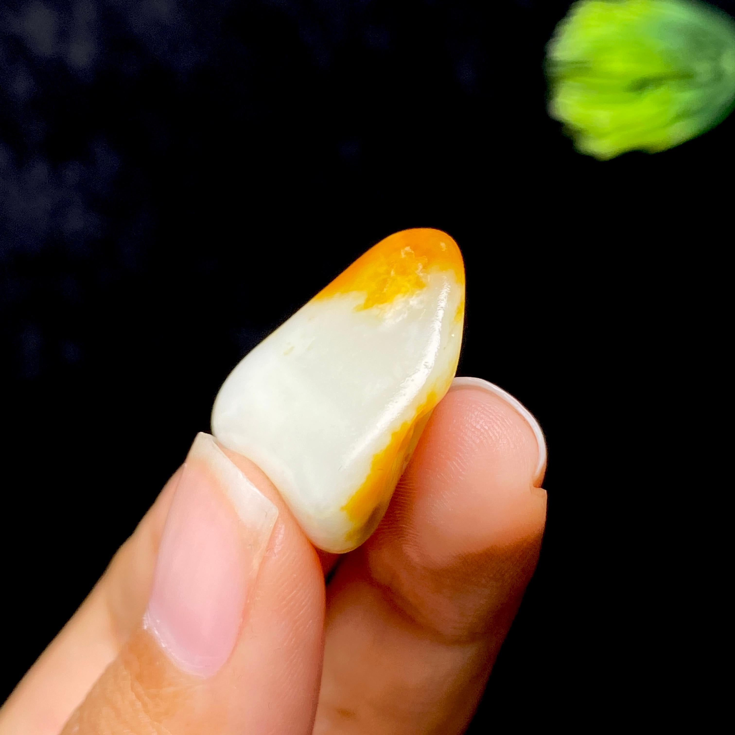 【超值推荐】和田玉黄皮籽料（7.63g）