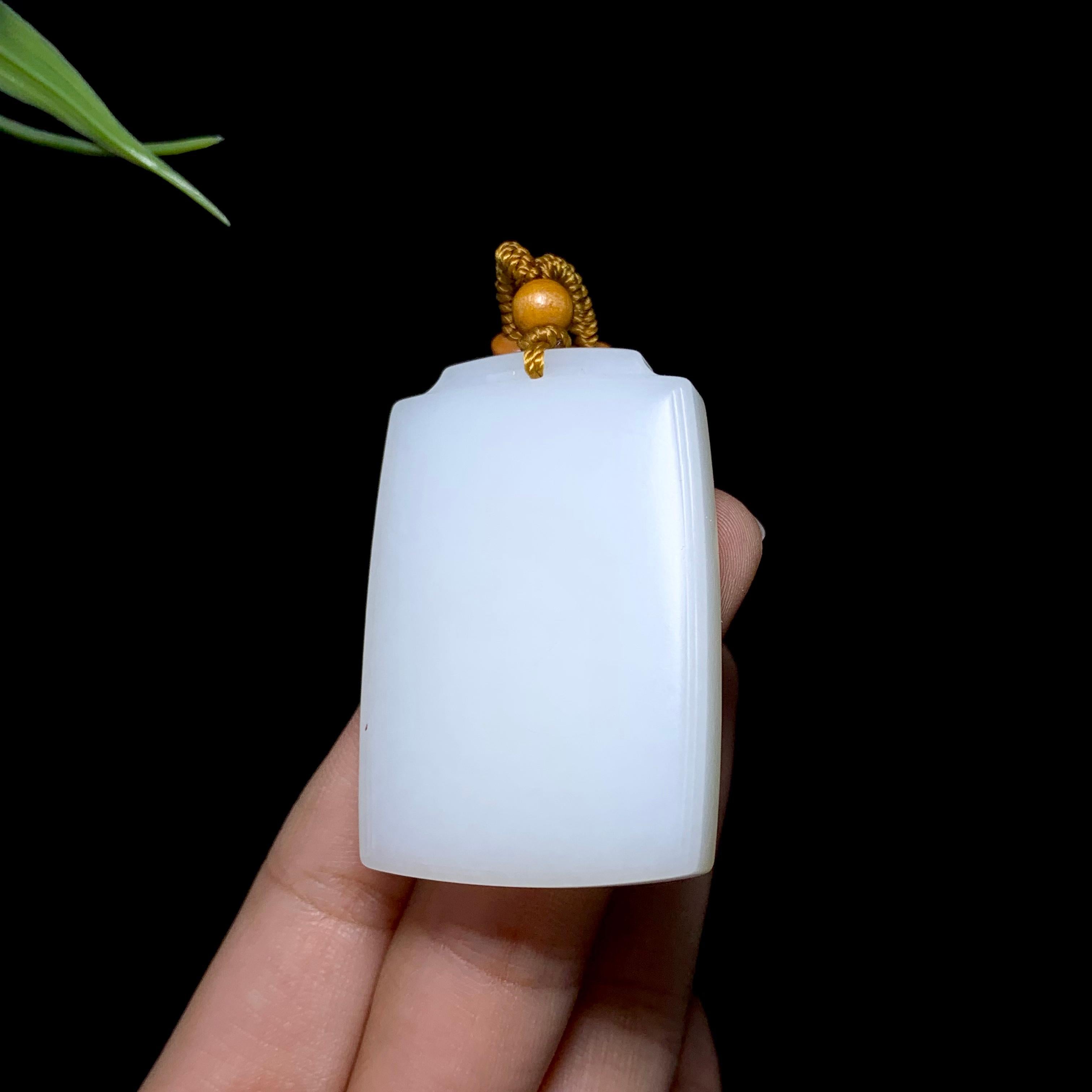 和田山料羊脂白玉无事牌（38.5g）