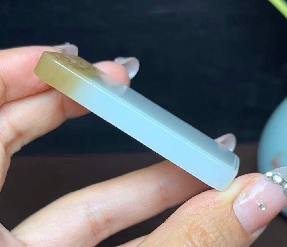 新疆和田玉且末糖白羊脂玉双龙护主平安无事牌（41.7g）
