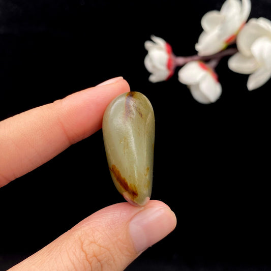 和田玉红皮青玉籽料原石（16.7g）