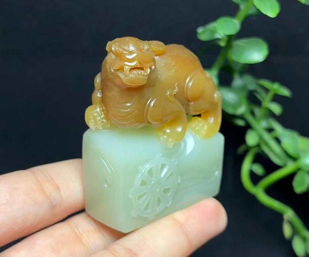 新疆和田玉且末料貔貅印章（102.3g）