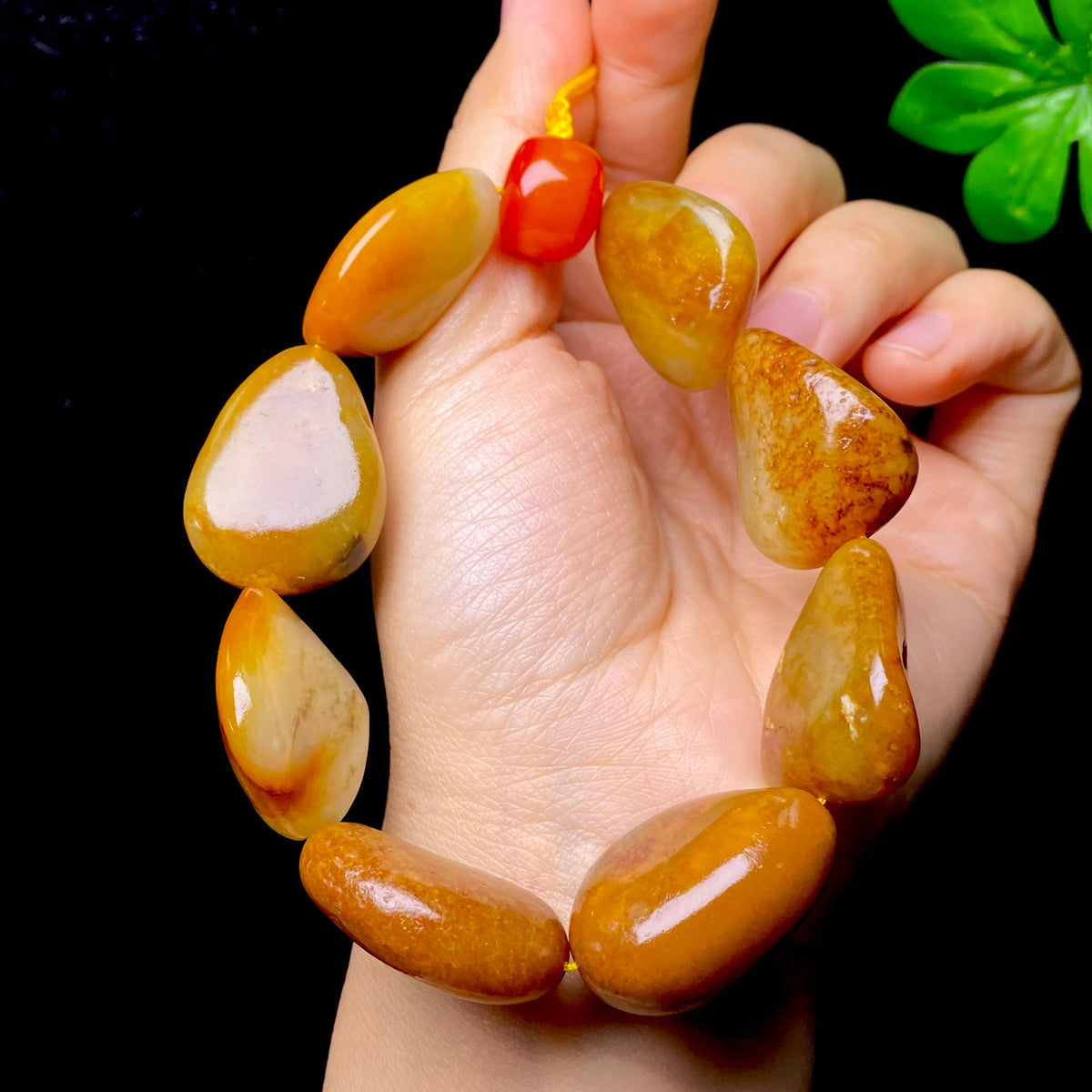 和田玉红沁皮籽料手串（91.7g）