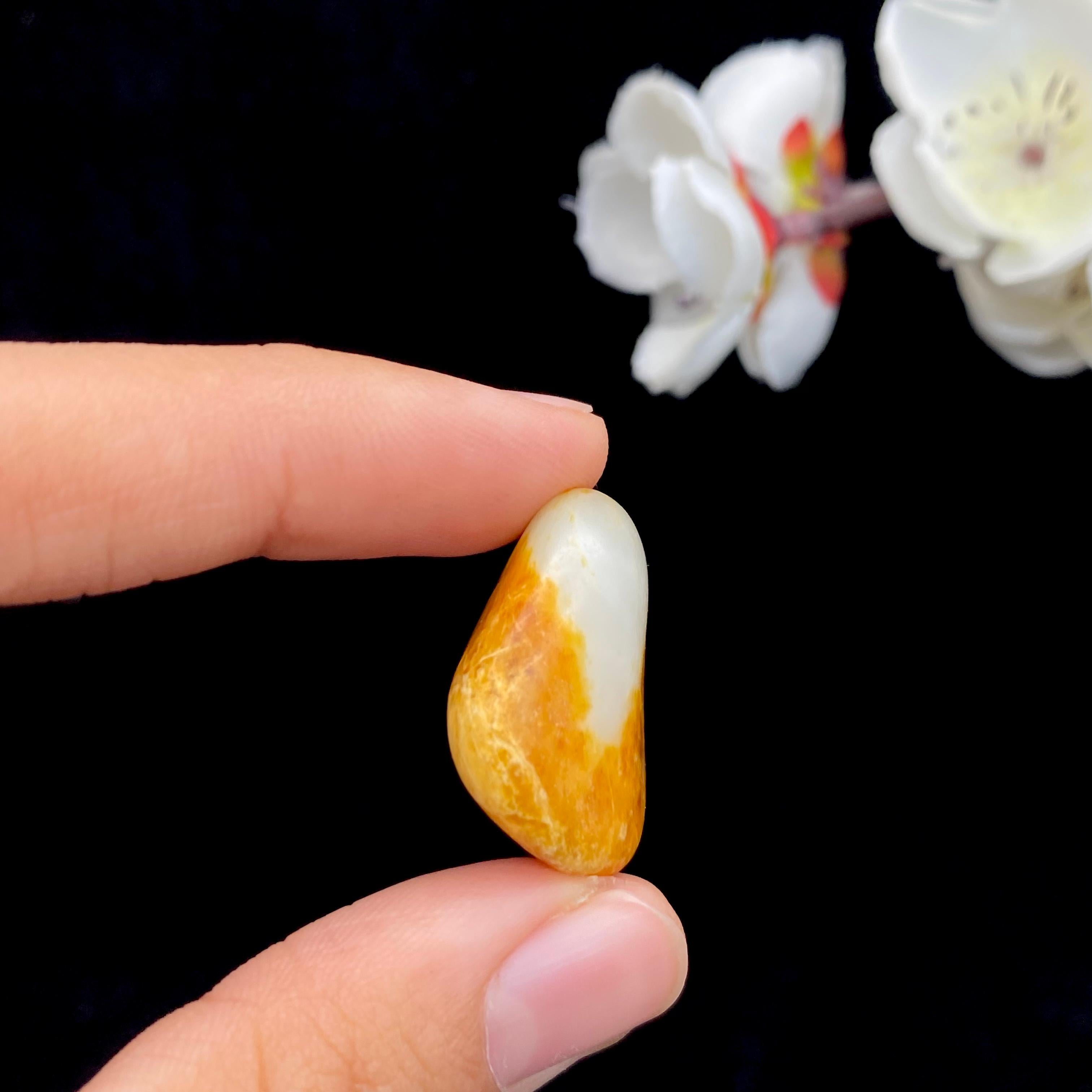 【超值推荐】和田玉聚黄皮籽料原石（11.6g）