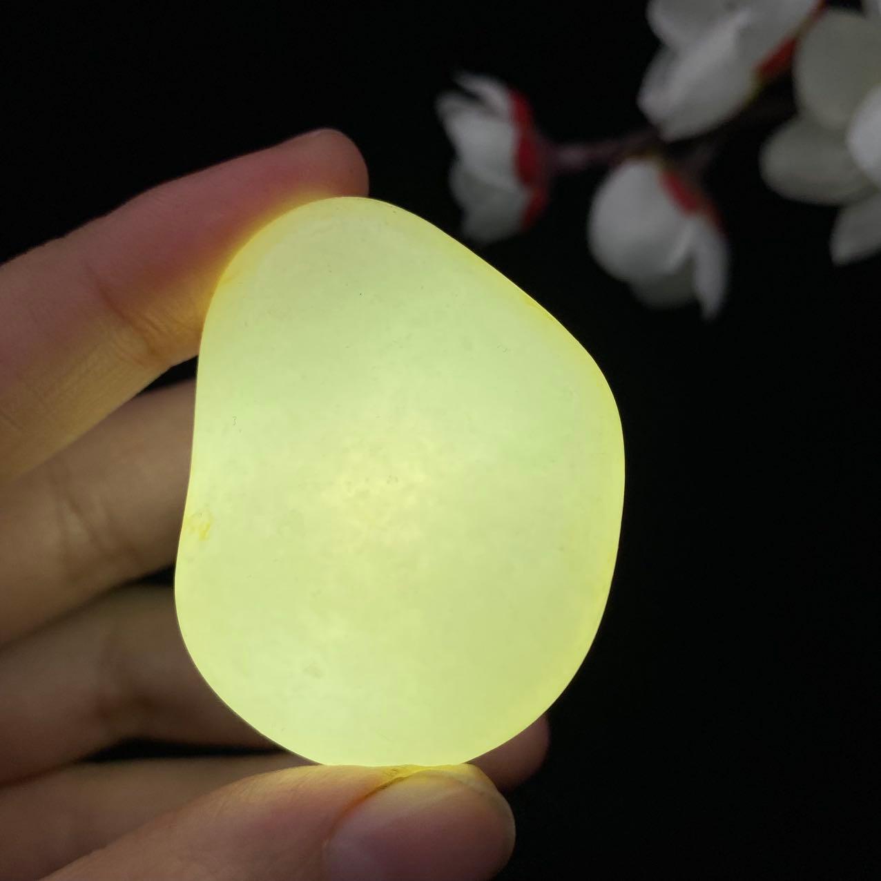 和田玉白玉籽料原石（37.9g）