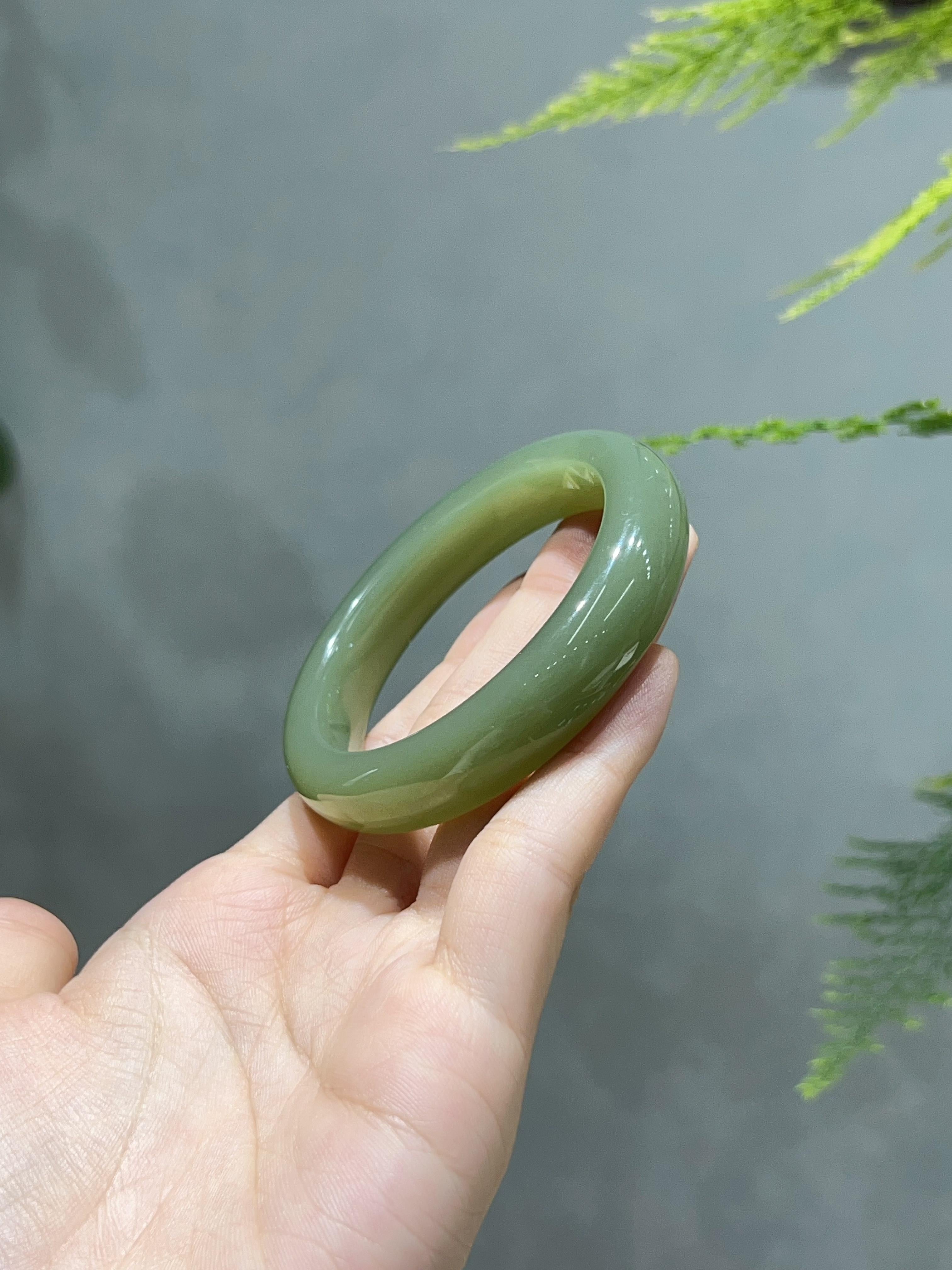 和田玉高冰湖水绿手镯（51.3g）
