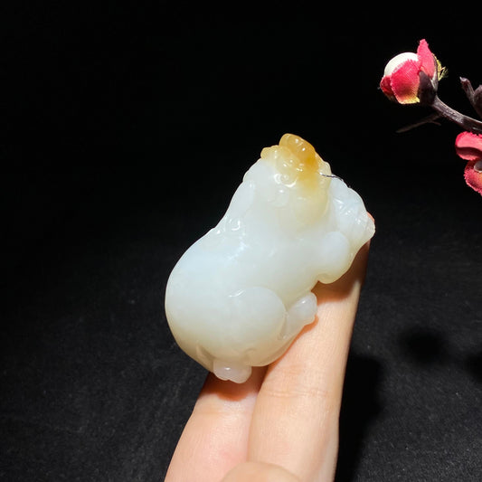 精品和田山料糖白玉貔貅挂件（70.5g）