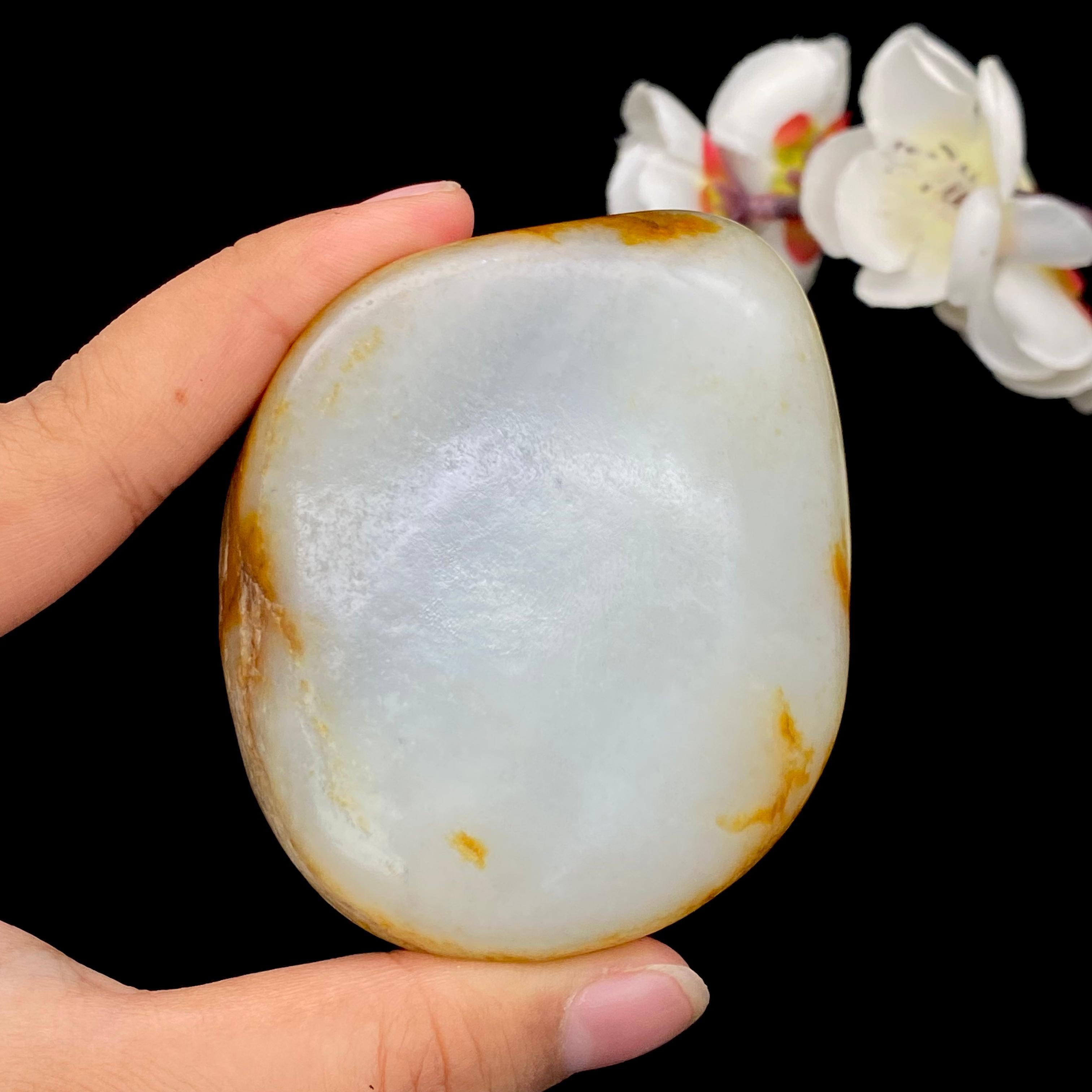 和田玉聚黄皮青花底籽料手把件（168.1g）