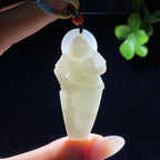 和田玉新疆且末米达料白玉关公（22.8g）