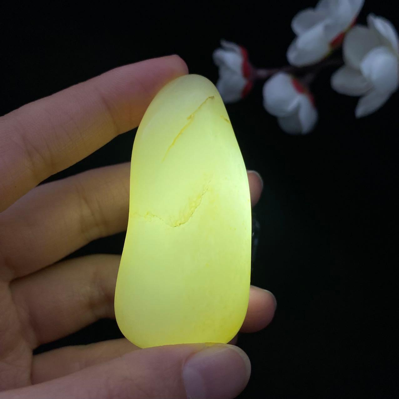 和田玉洒金皮籽料原石（49.7g）