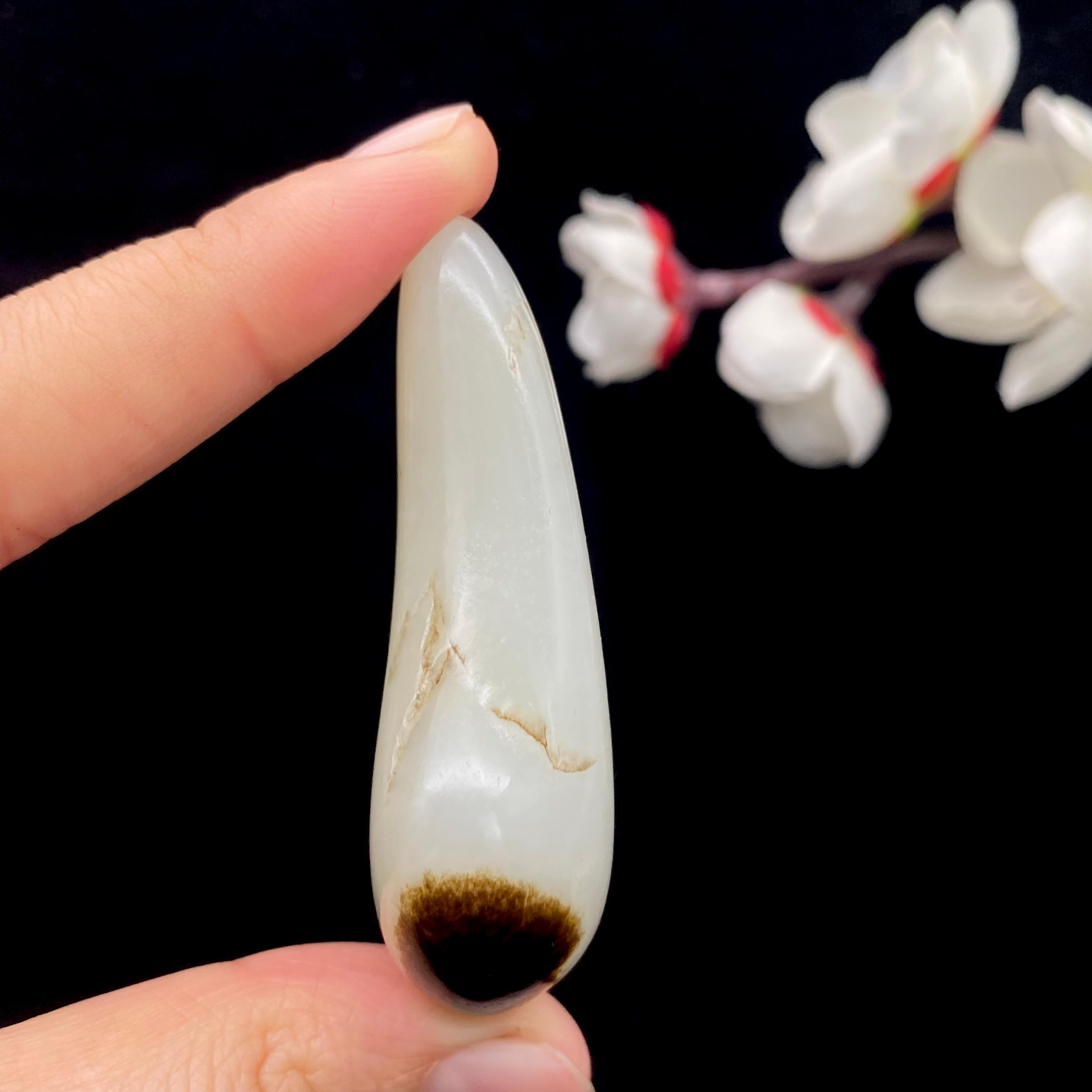 和田玉聚黑皮籽料原石（37.3g）