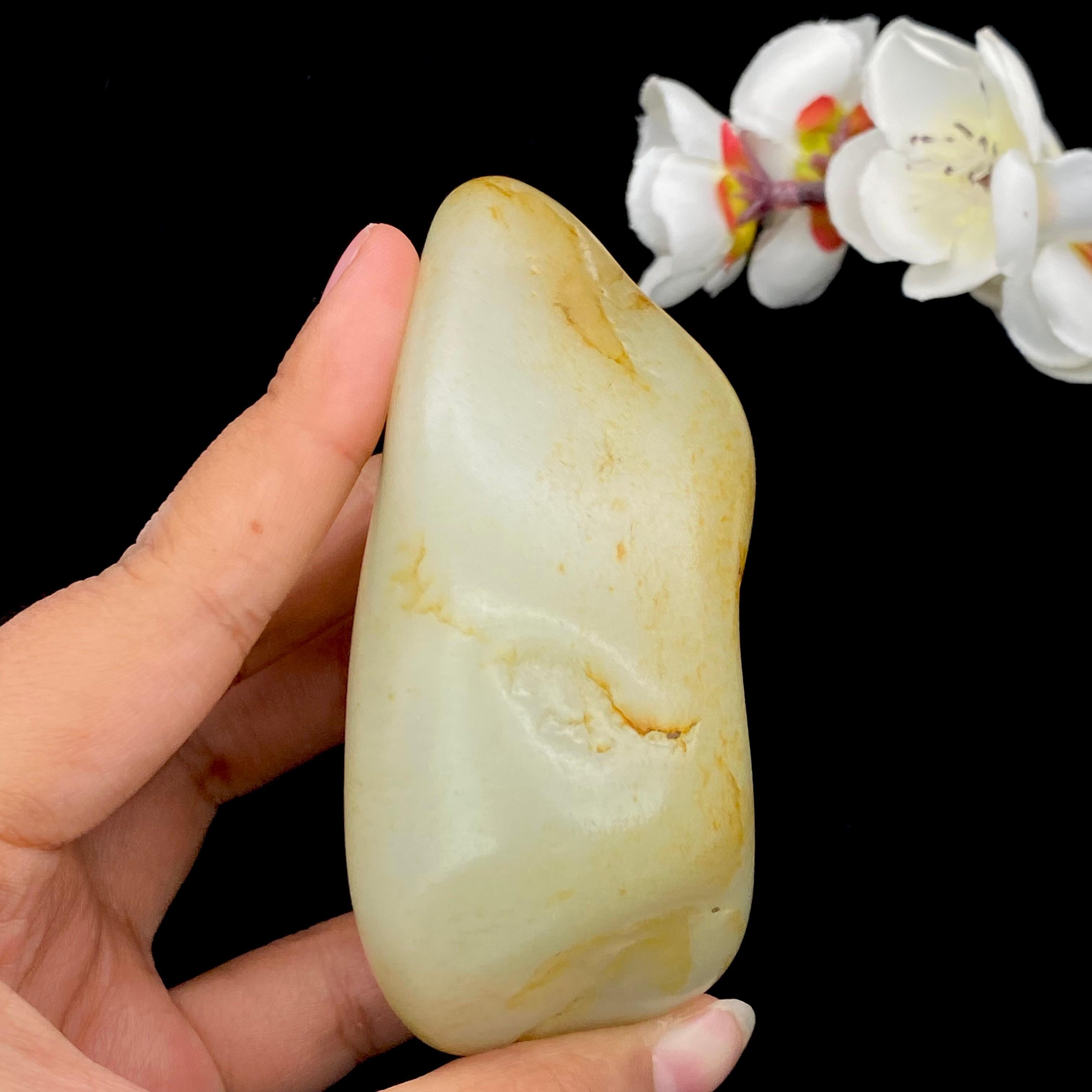 和田玉洒红皮籽料手把件（308.7g）