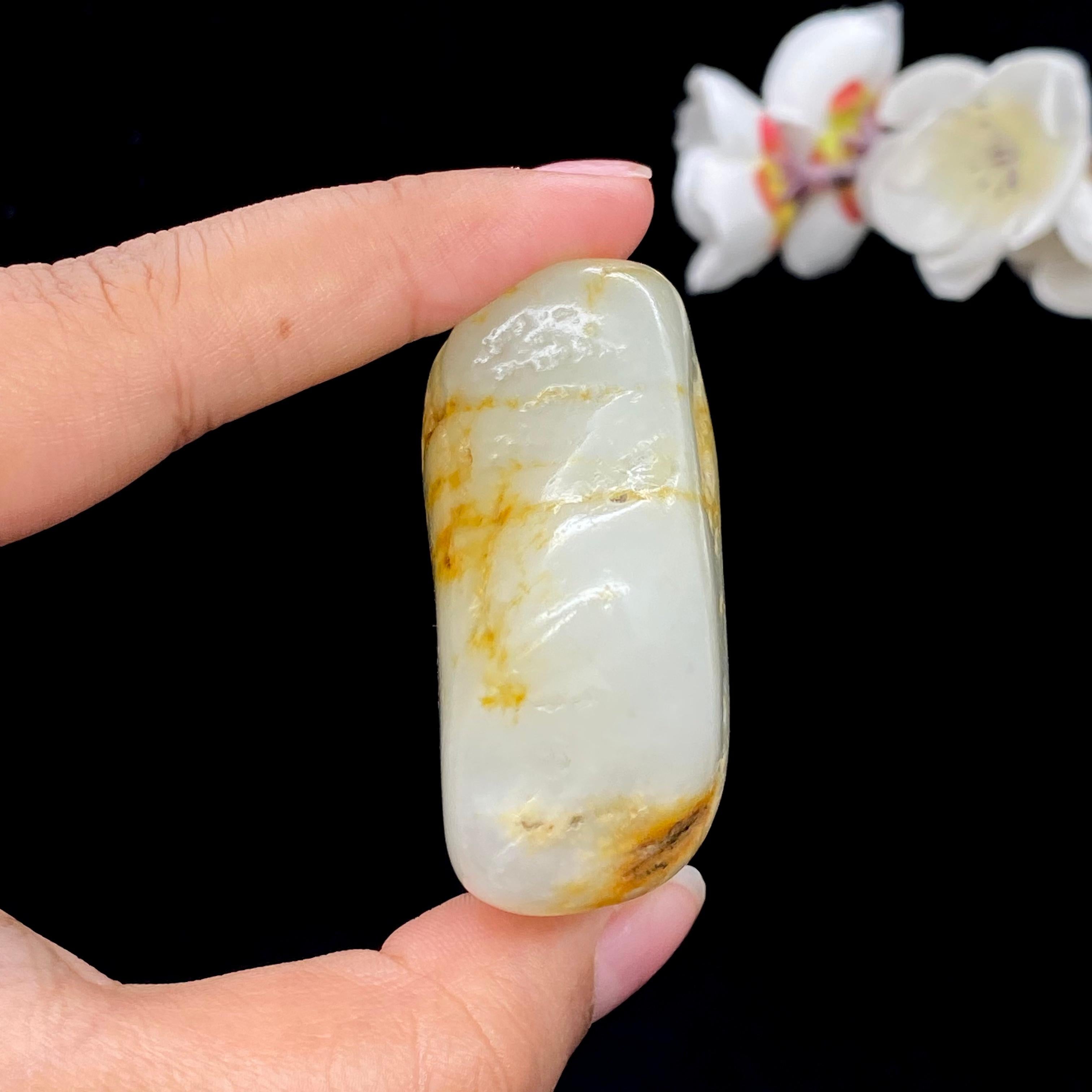 和田玉洒金皮籽料手把件（84.6g）