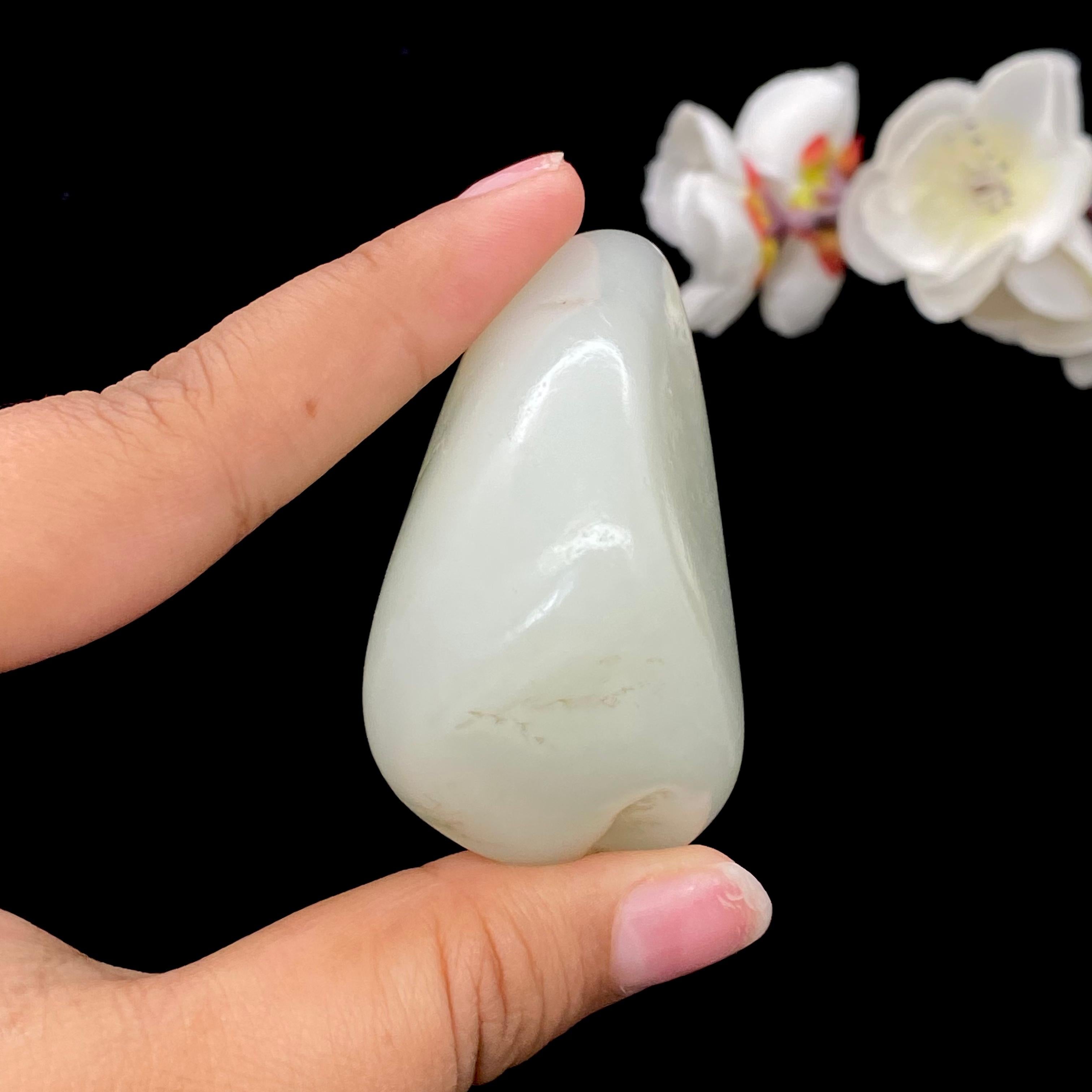 和田玉白玉籽料手把件（110.7g）