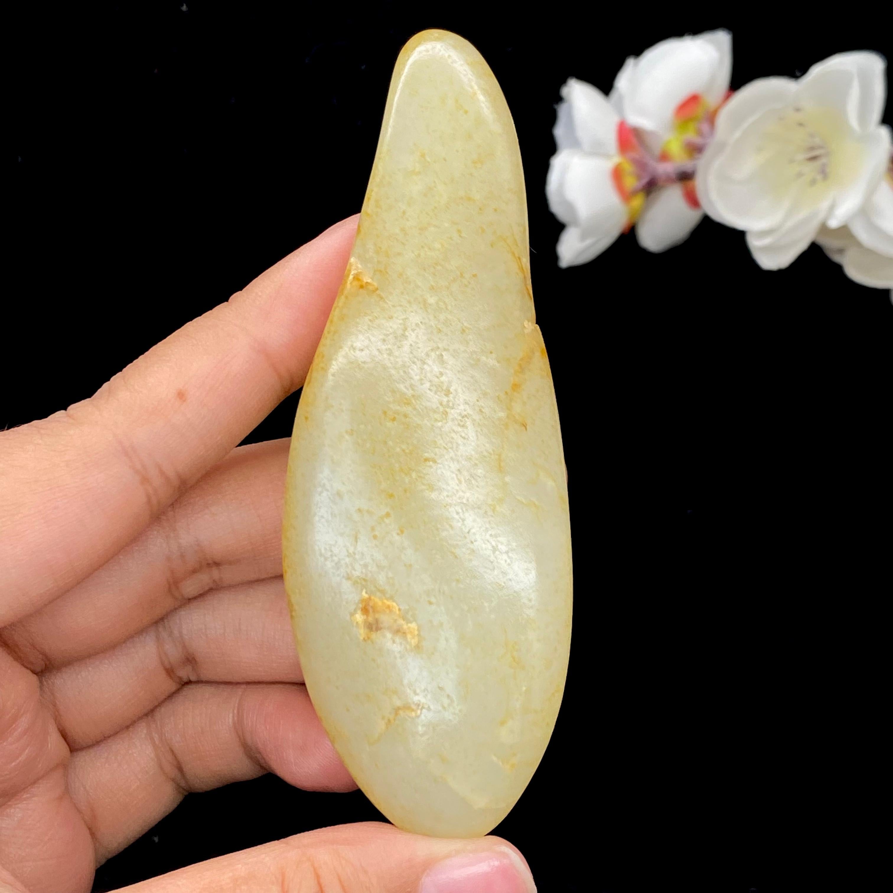 和田玉洒金皮籽料水滴形手把件（84.5g）