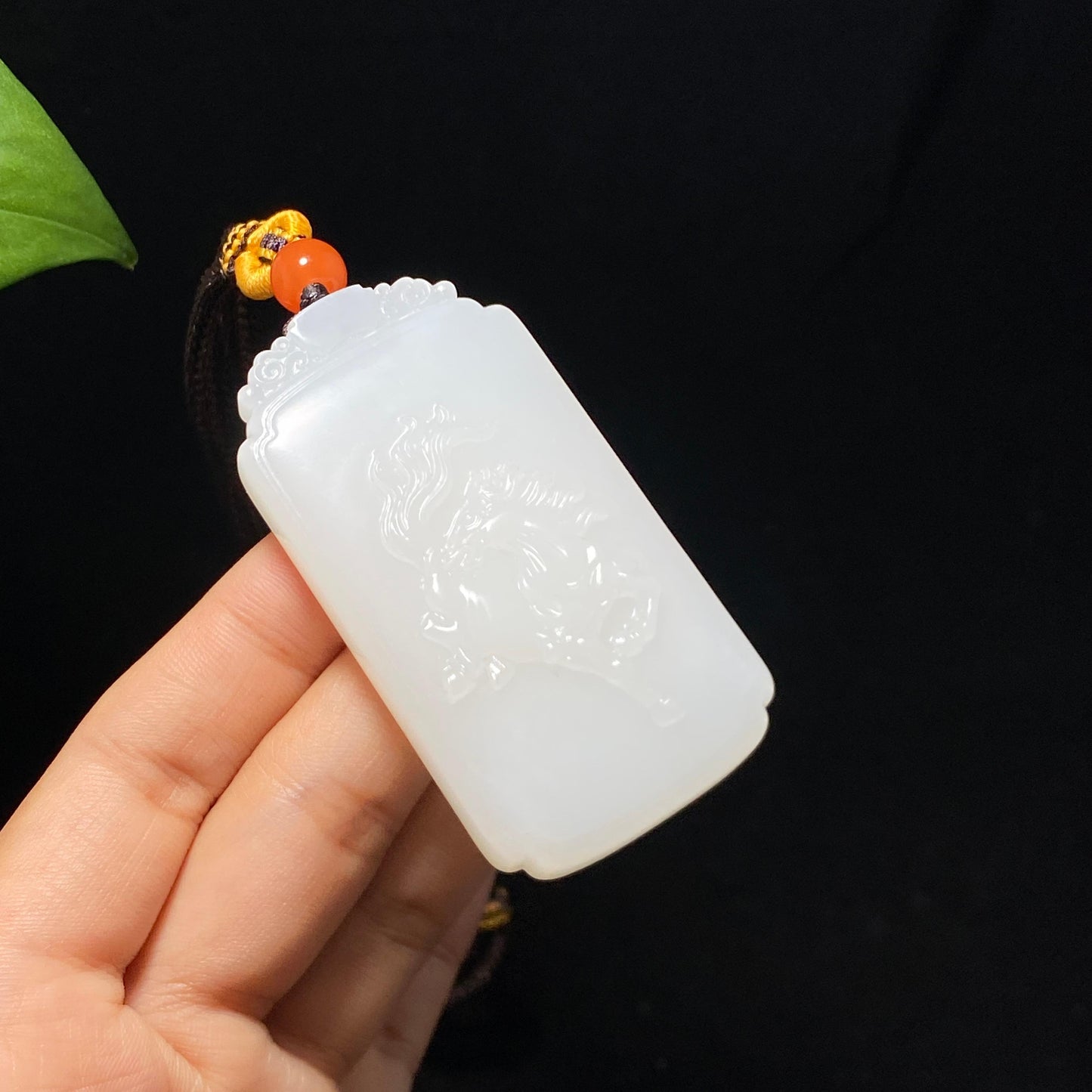 收藏级和田羊脂白玉马到成功挂件（64.9g）