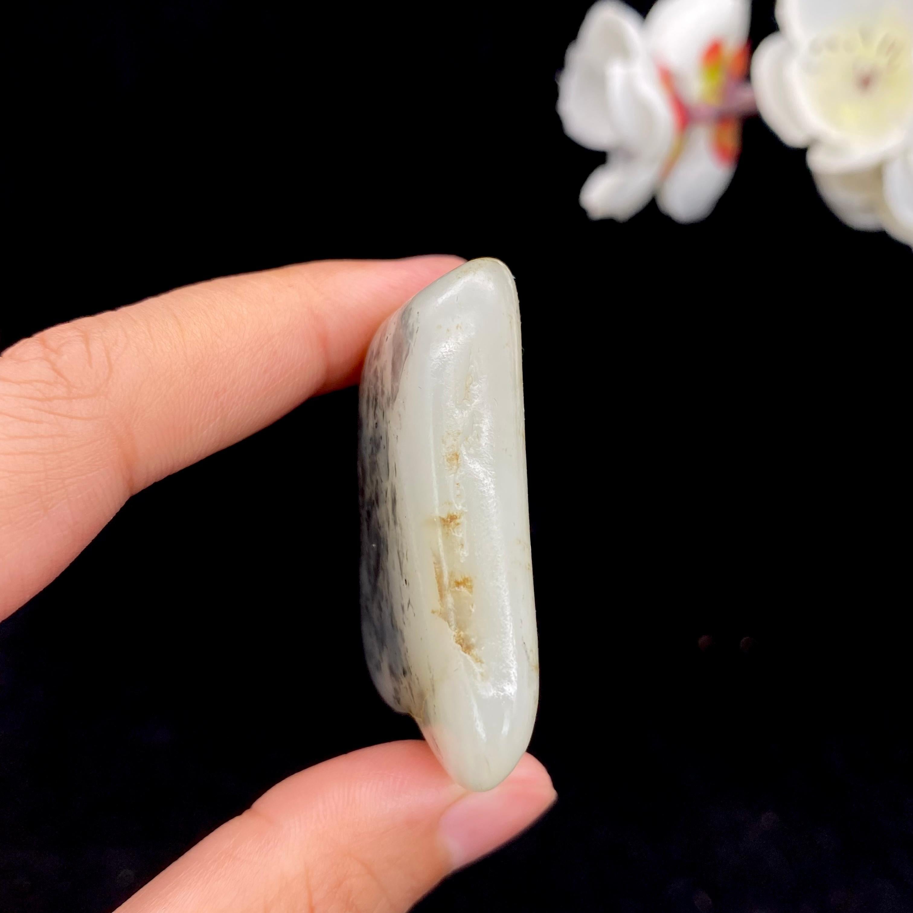 和田玉秋梨皮籽料原石（37.7g）