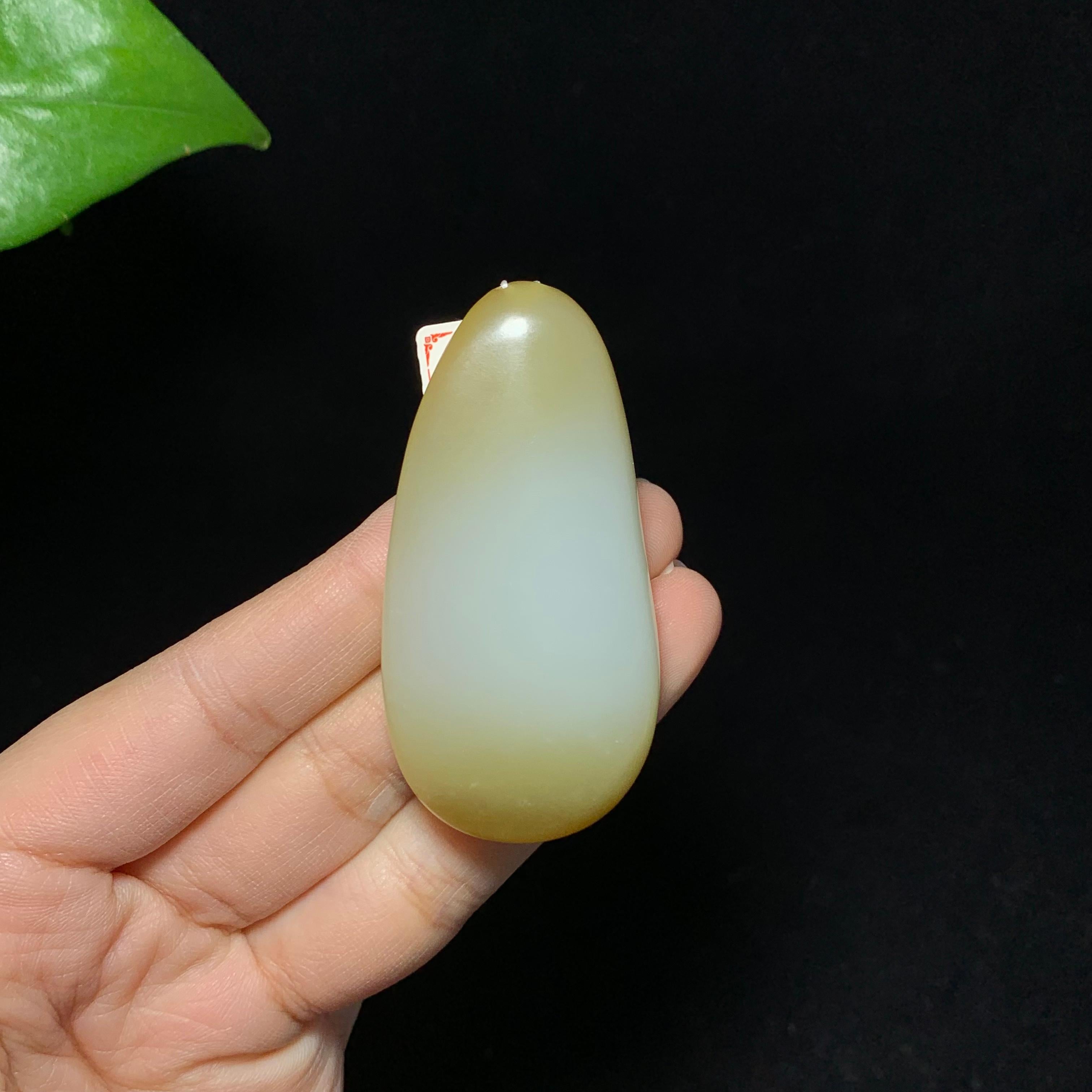 收藏级新疆且末羊脂糖白玉扭转乾坤挂件（41.8g）
