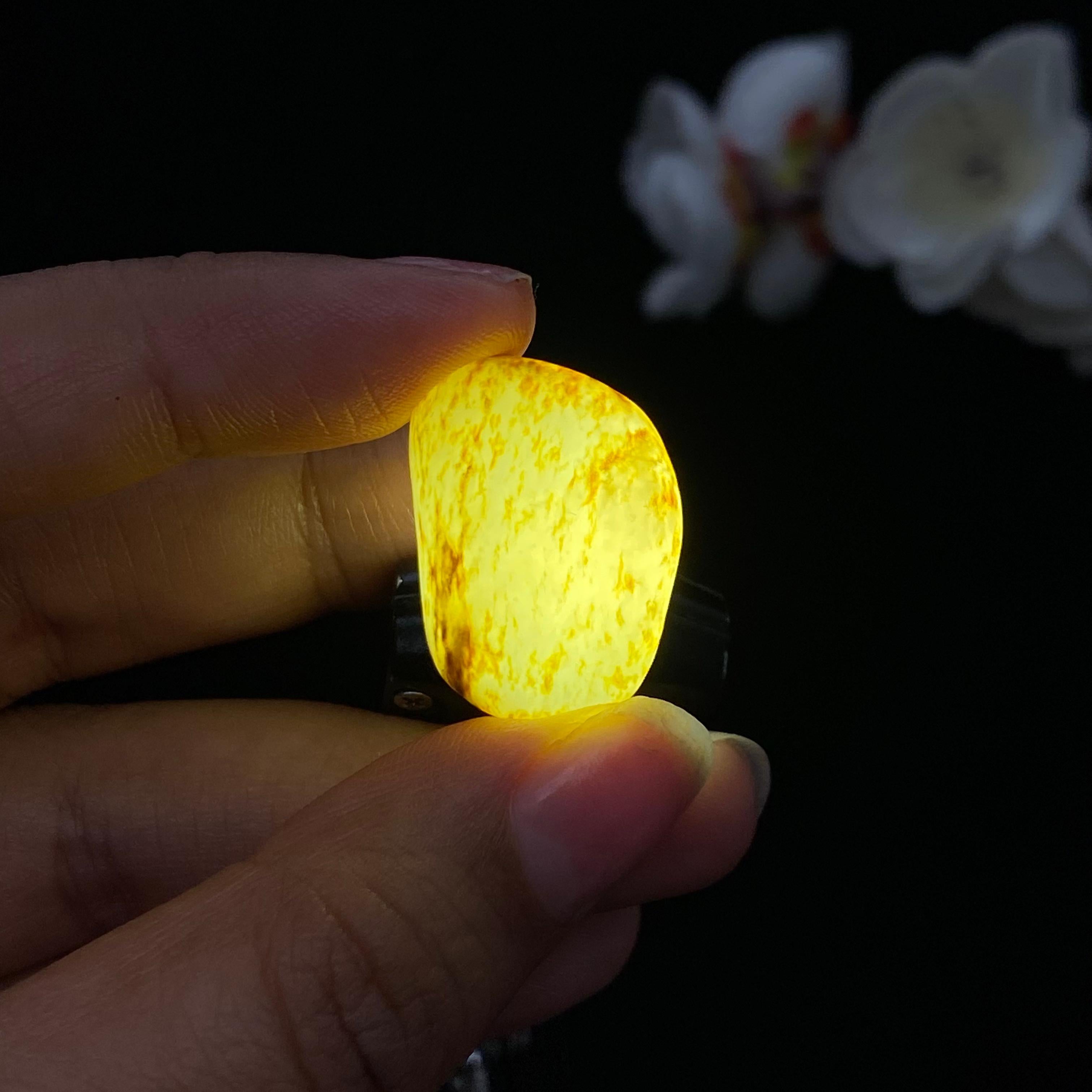 和田玉洒金皮籽料（8.2g）
